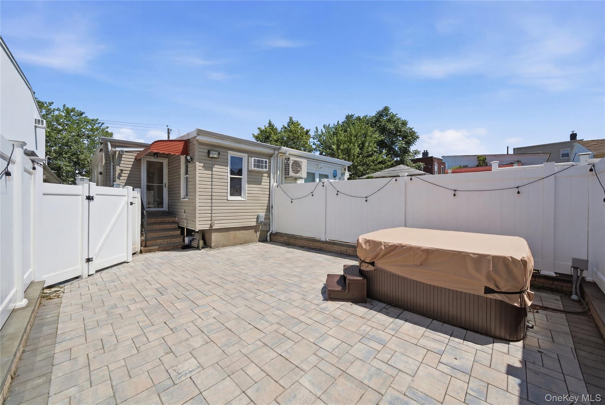 Single Family Pleasantview Street  Queens, NY 11379, MLS-1024011-15