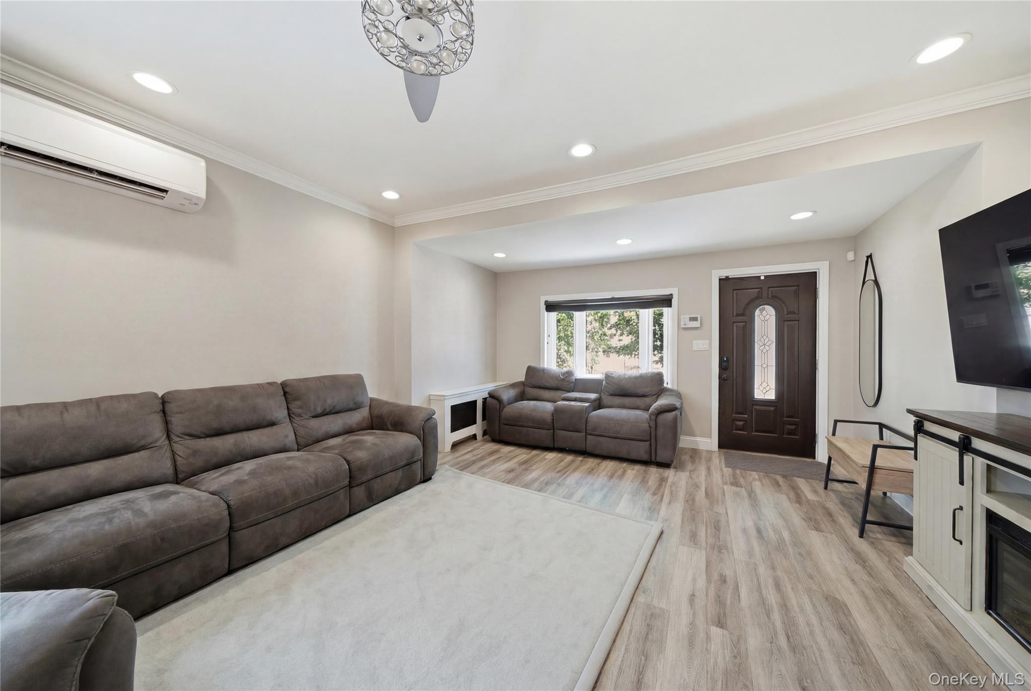 Single Family Pleasantview Street Queens, NY 11379, MLS-1024011-3