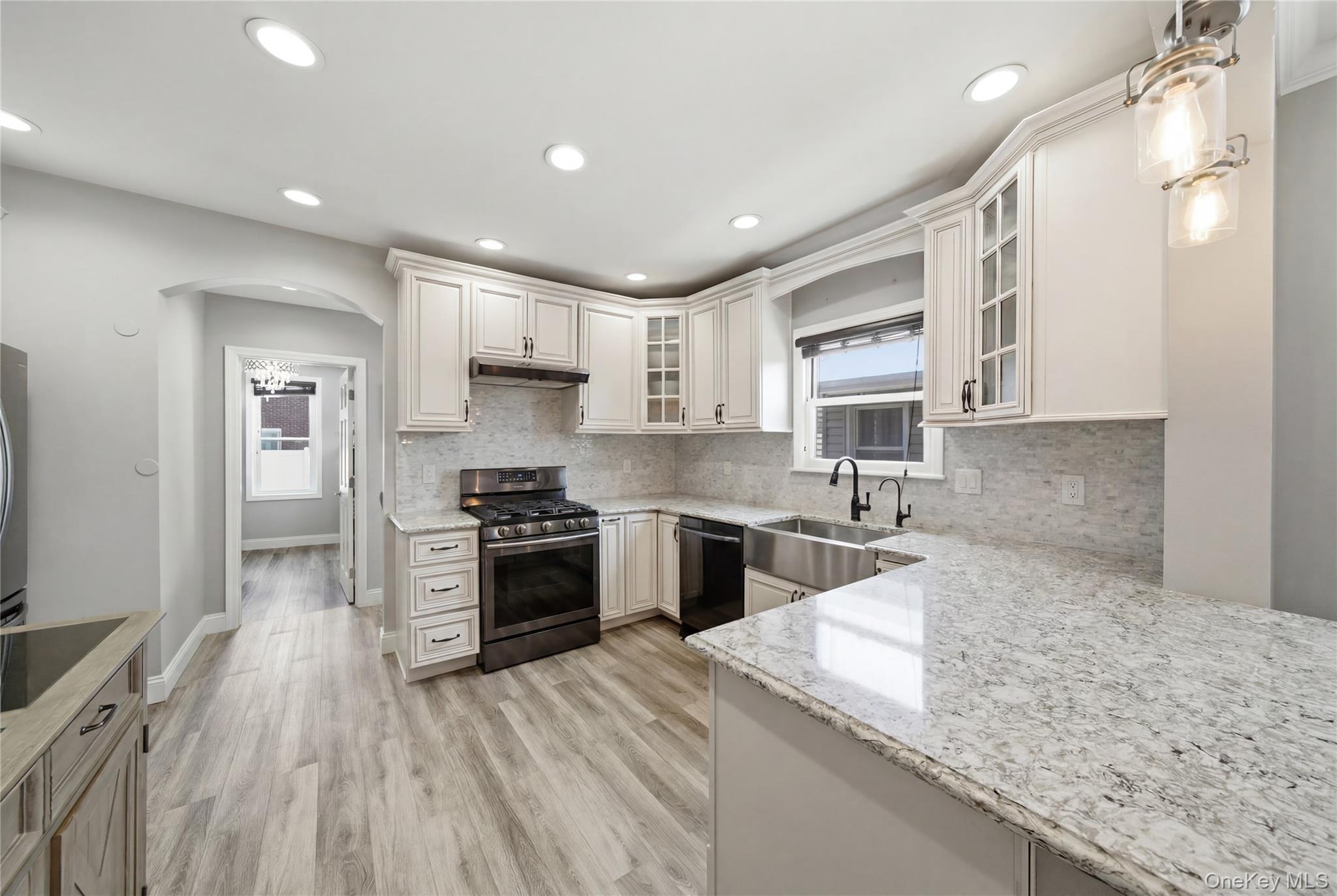 Single Family Pleasantview Street Queens, NY 11379, MLS-1024011-6