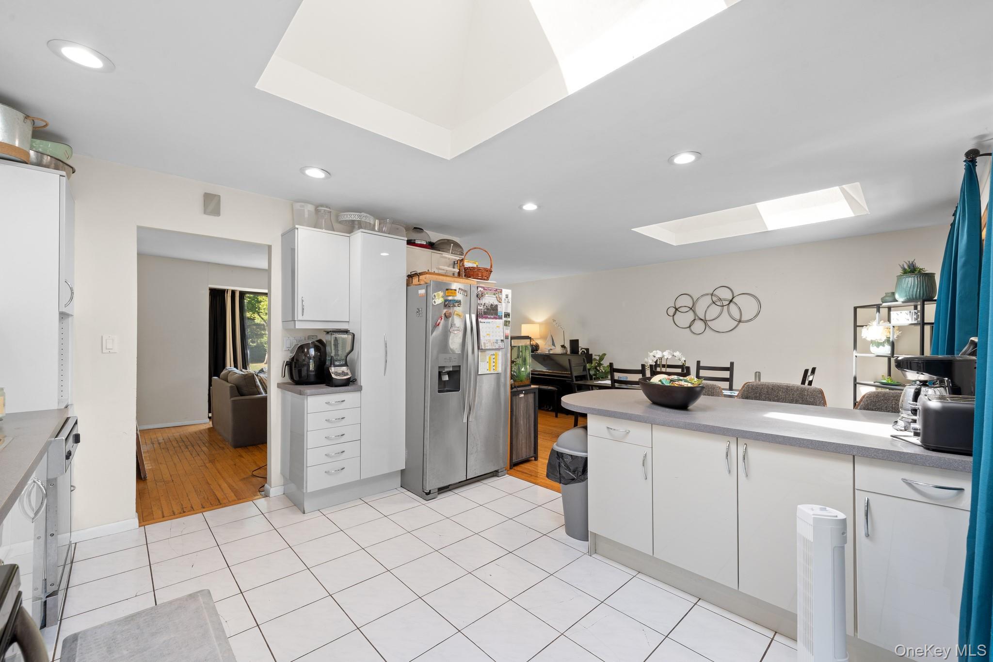 Single Family Tinton Place Suffolk County, NY 11731, MLS-1024025-17