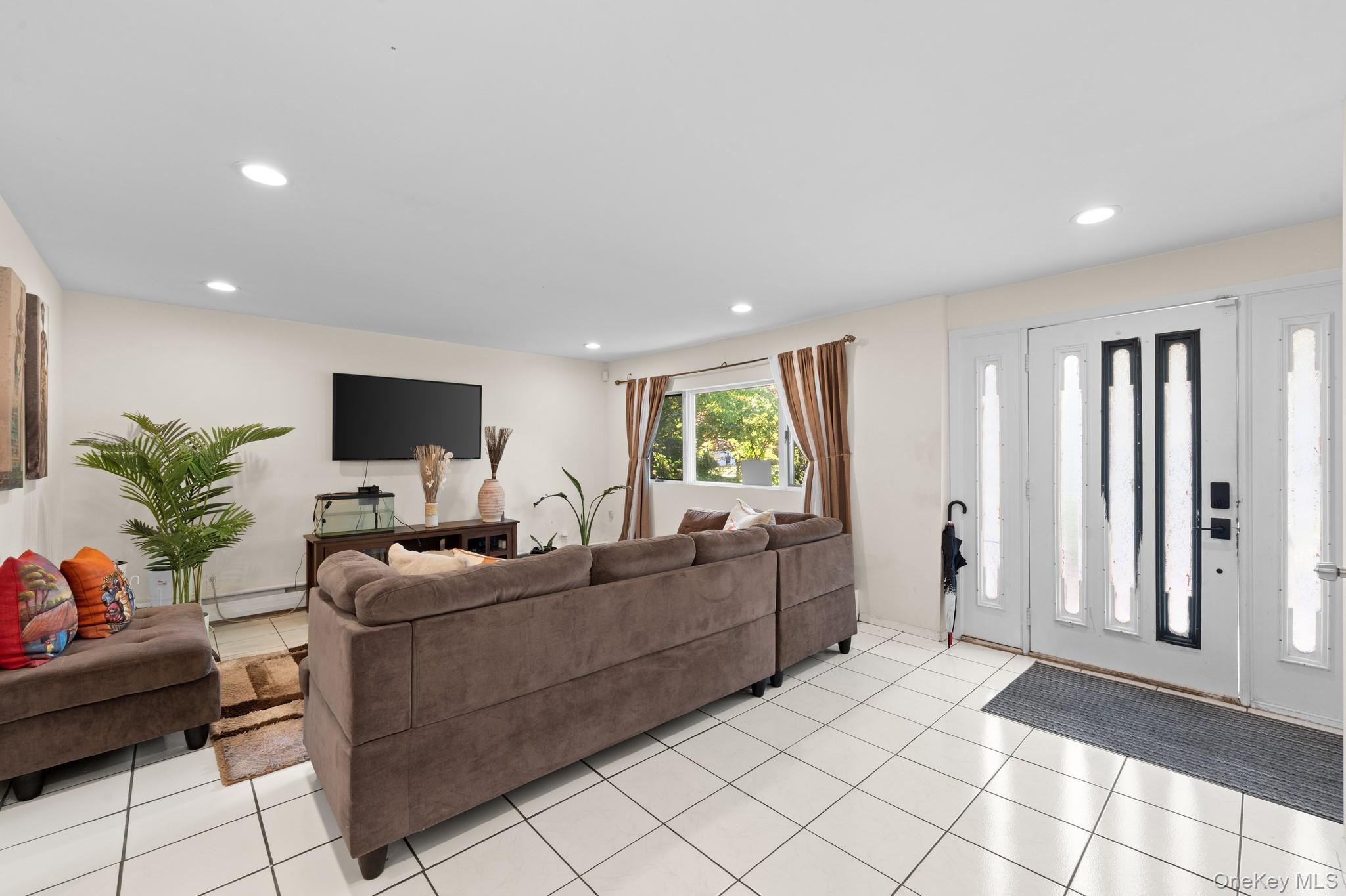 Single Family Tinton Place Suffolk County, NY 11731, MLS-1024025-3