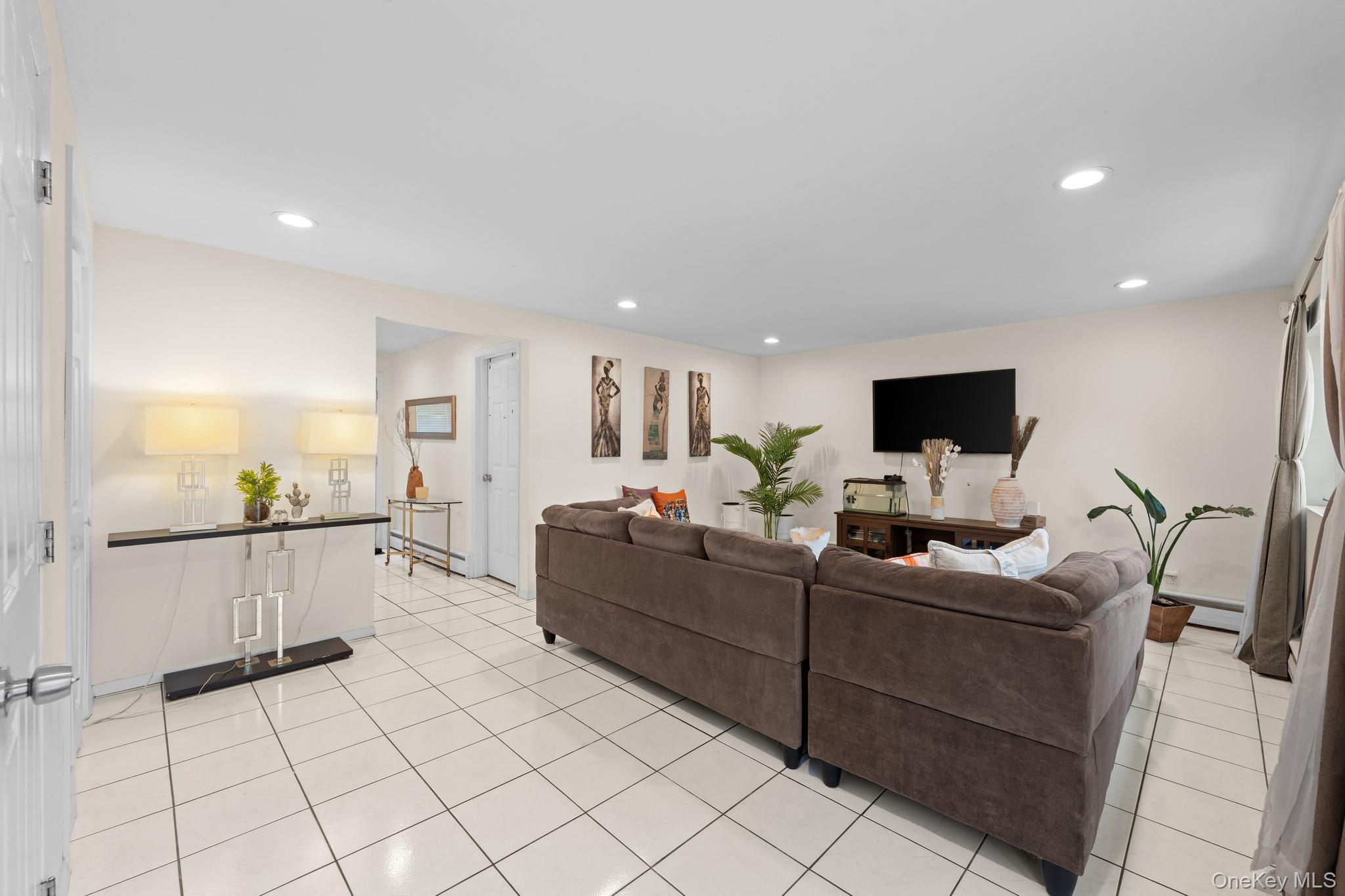 Single Family Tinton Place Suffolk County, NY 11731, MLS-1024025-4