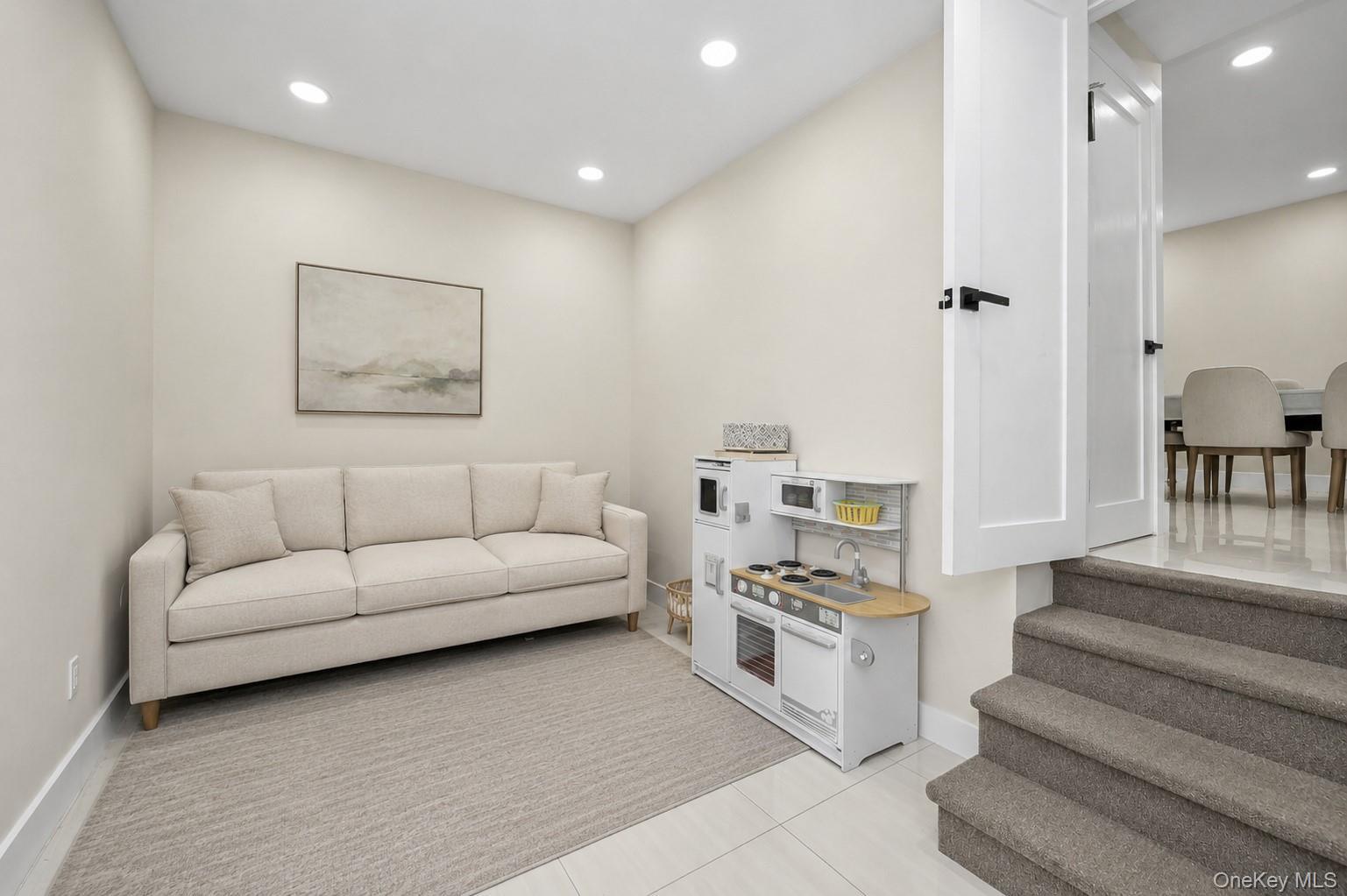 Single Family Vleigh Place  Queens, NY 11367, MLS-1024040-9
