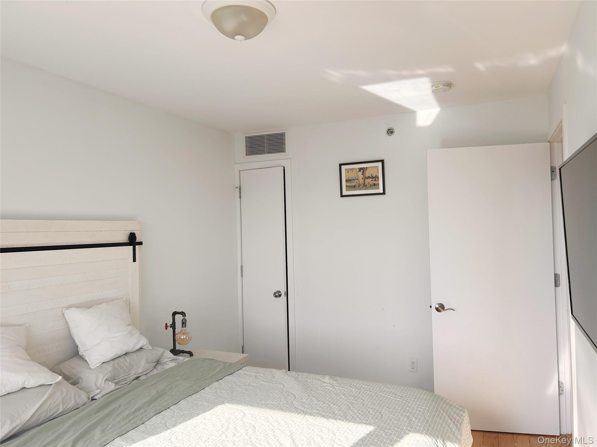 Single Family Union Turnpike Queens, NY 11366, MLS-1024055-3