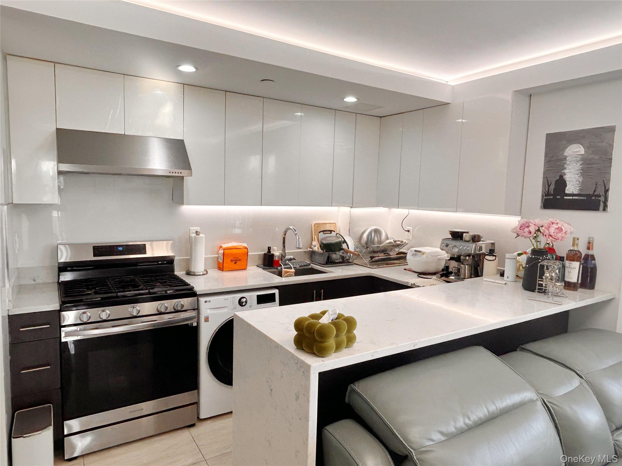 Single Family Union Turnpike Queens, NY 11366, MLS-1024055-9
