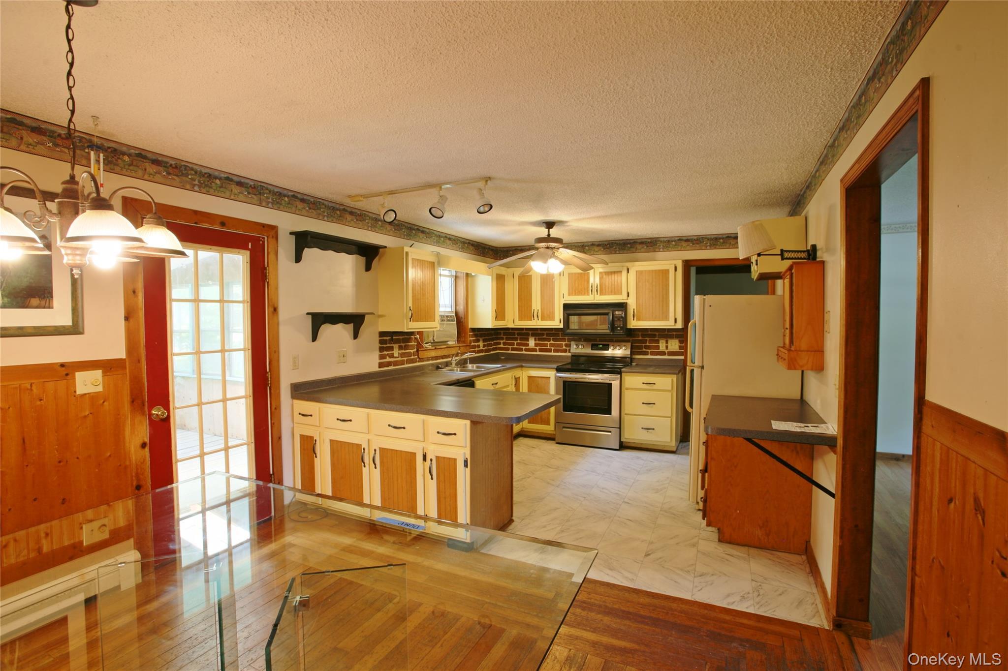 Single Family Elizabeth Drive Dutchess County, NY 12583, MLS-1024067-21