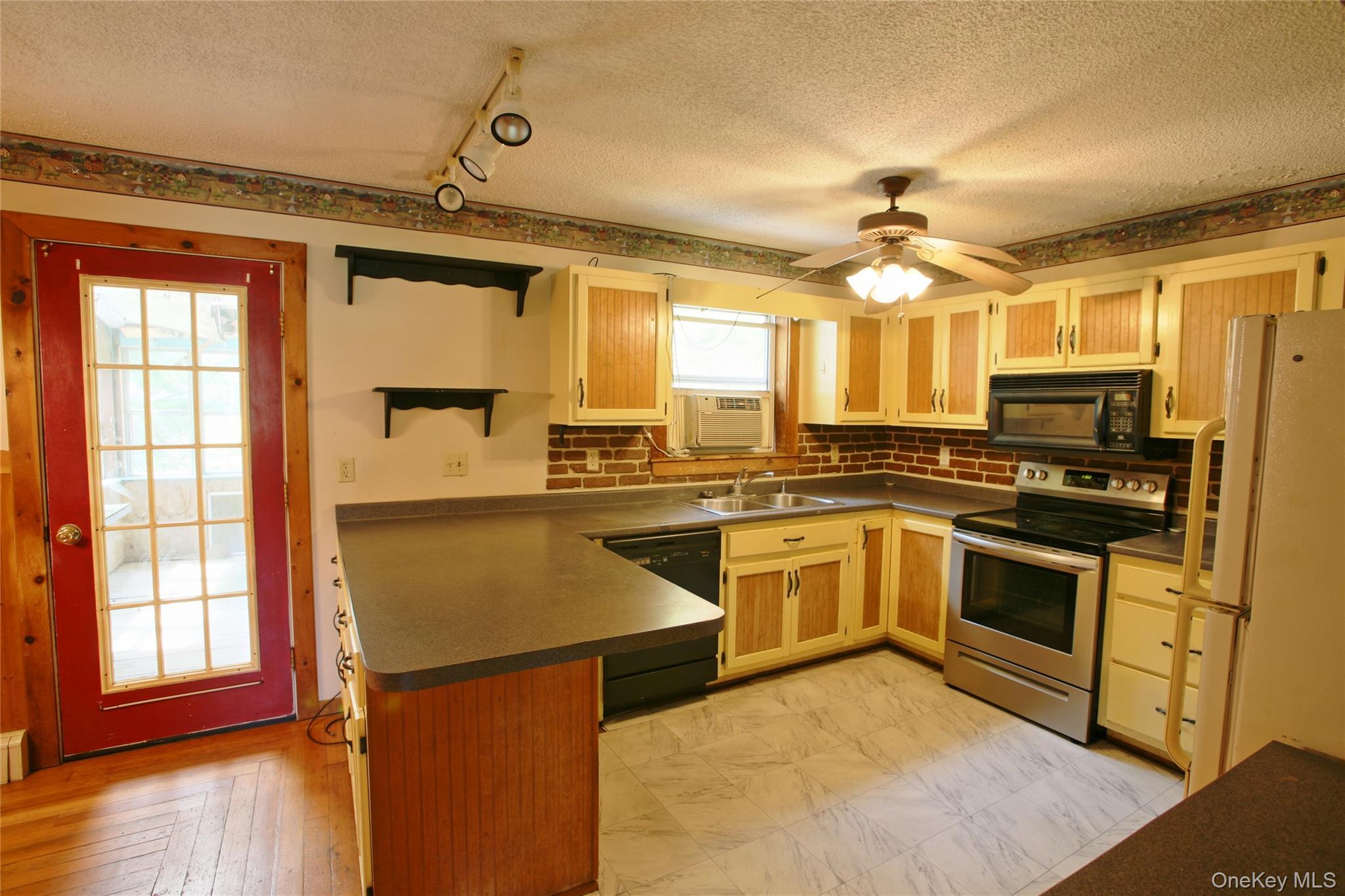 Single Family Elizabeth Drive Dutchess County, NY 12583, MLS-1024067-23