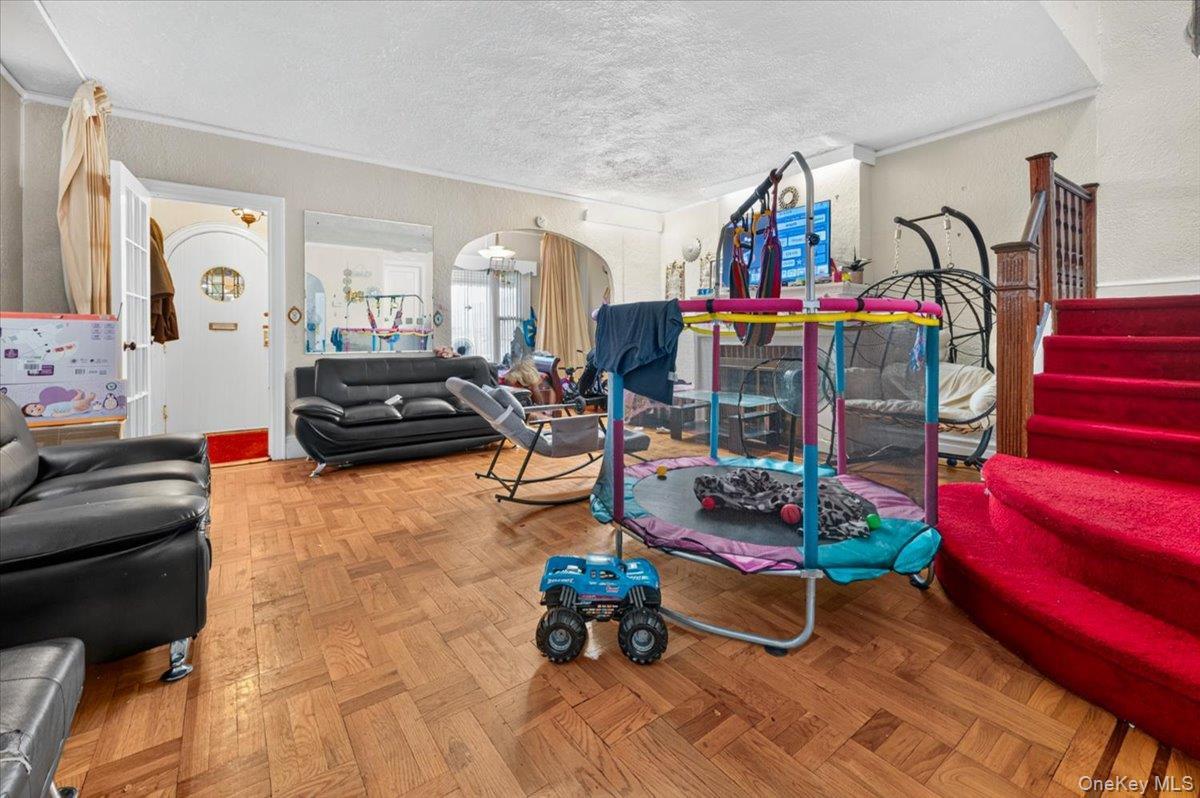Single Family Fish Avenue  Bronx, NY 10469, MLS-1024078-18