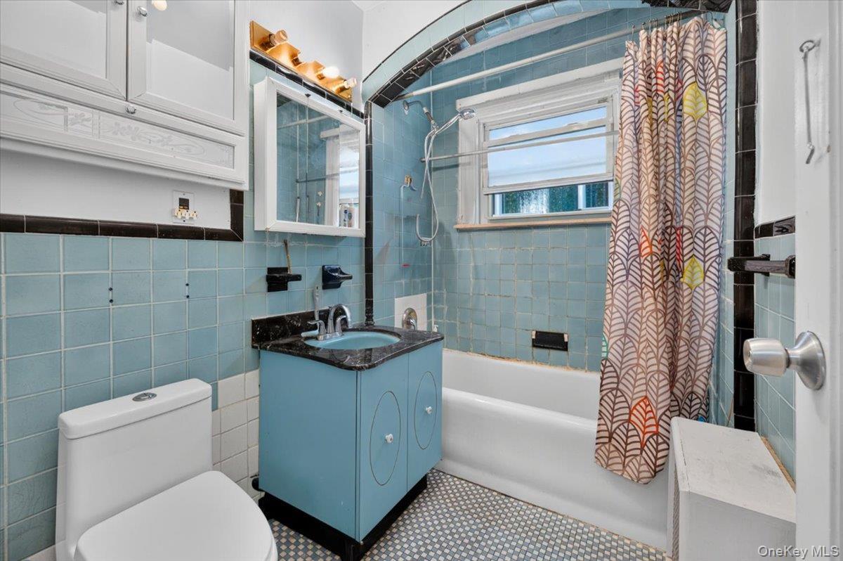 Single Family Fish Avenue  Bronx, NY 10469, MLS-1024078-24