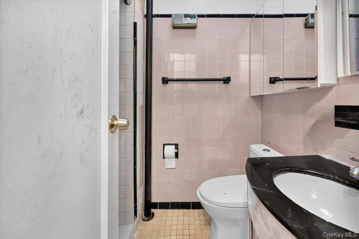 Single Family Fish Avenue  Bronx, NY 10469, MLS-1024078-26