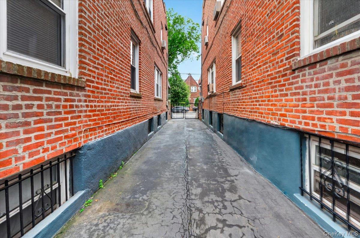 Single Family Fish Avenue  Bronx, NY 10469, MLS-1024078-29