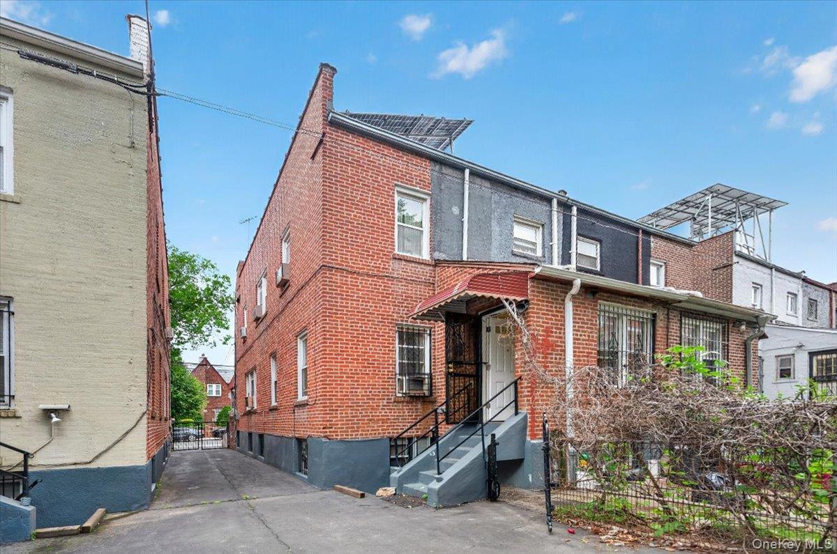 Single Family Fish Avenue  Bronx, NY 10469, MLS-1024078-3