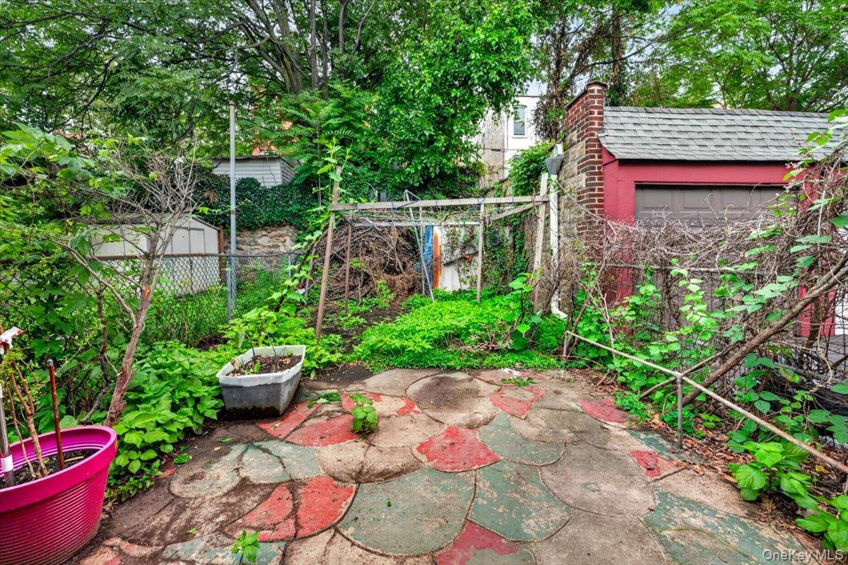 Single Family Fish Avenue  Bronx, NY 10469, MLS-1024078-30