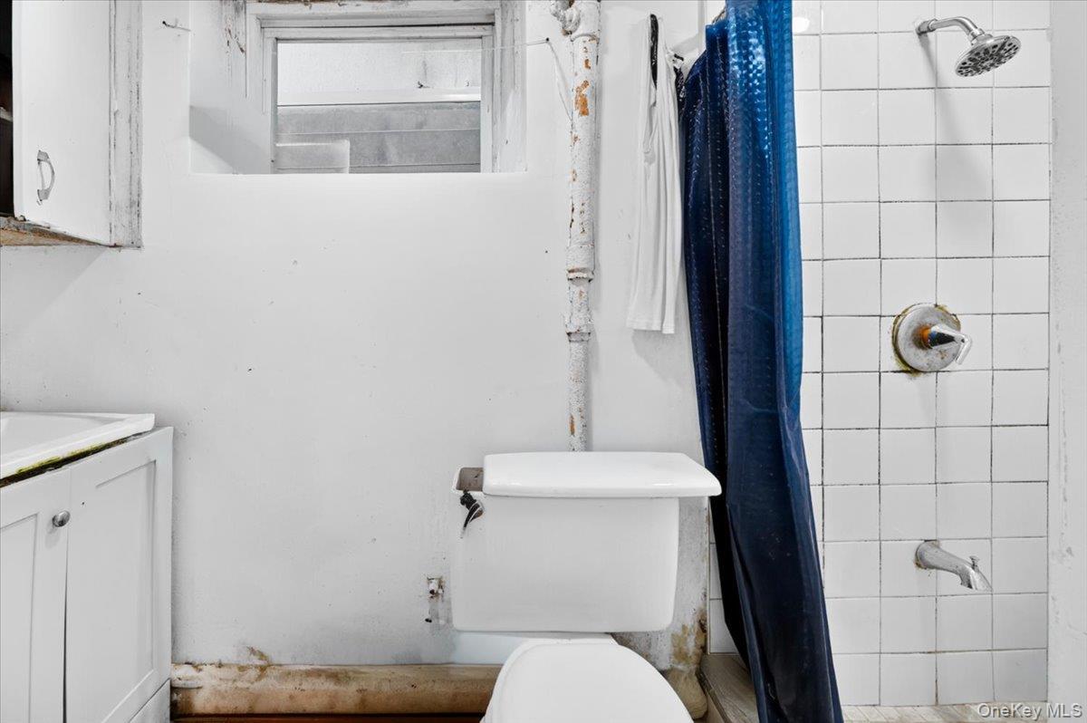 Single Family Fish Avenue  Bronx, NY 10469, MLS-1024078-32