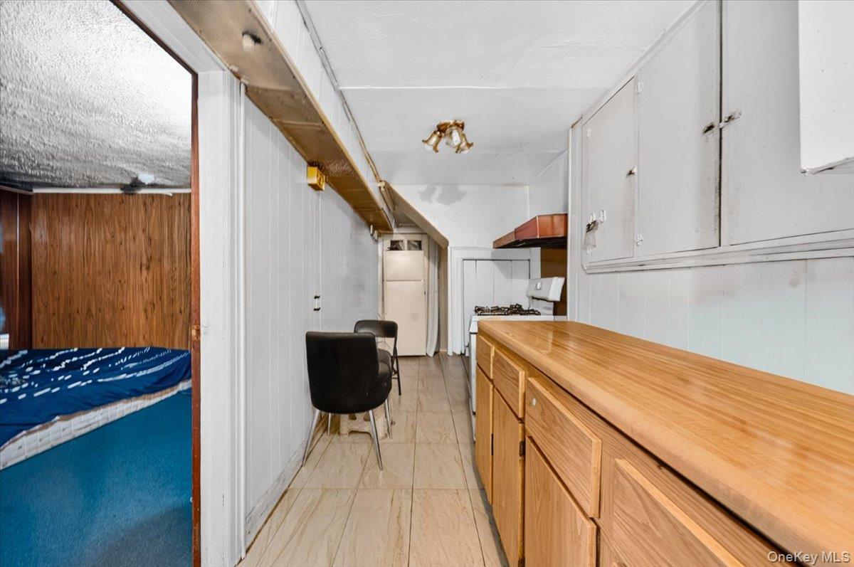 Single Family Fish Avenue  Bronx, NY 10469, MLS-1024078-33