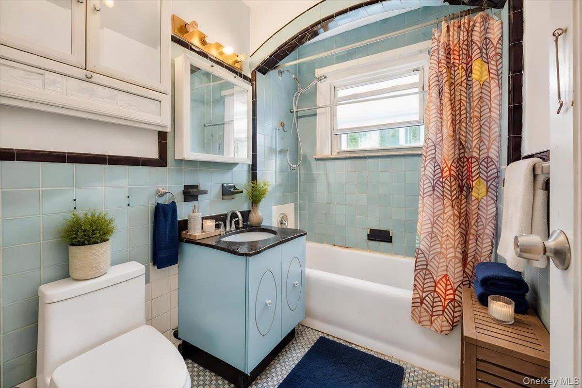 Single Family Fish Avenue  Bronx, NY 10469, MLS-1024078-9