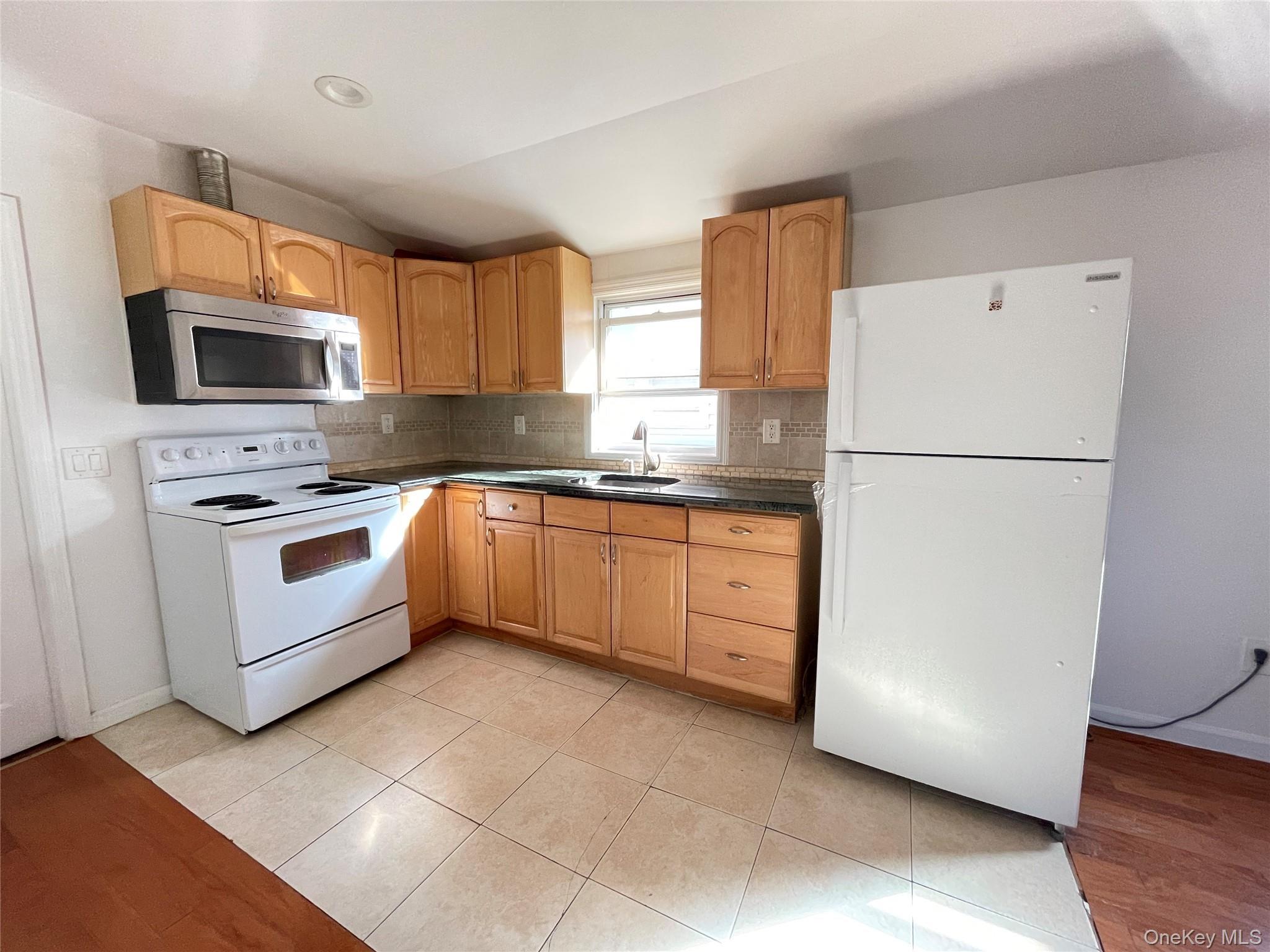 Single Family 249th Street  Queens, NY 11363, MLS-1024131-4
