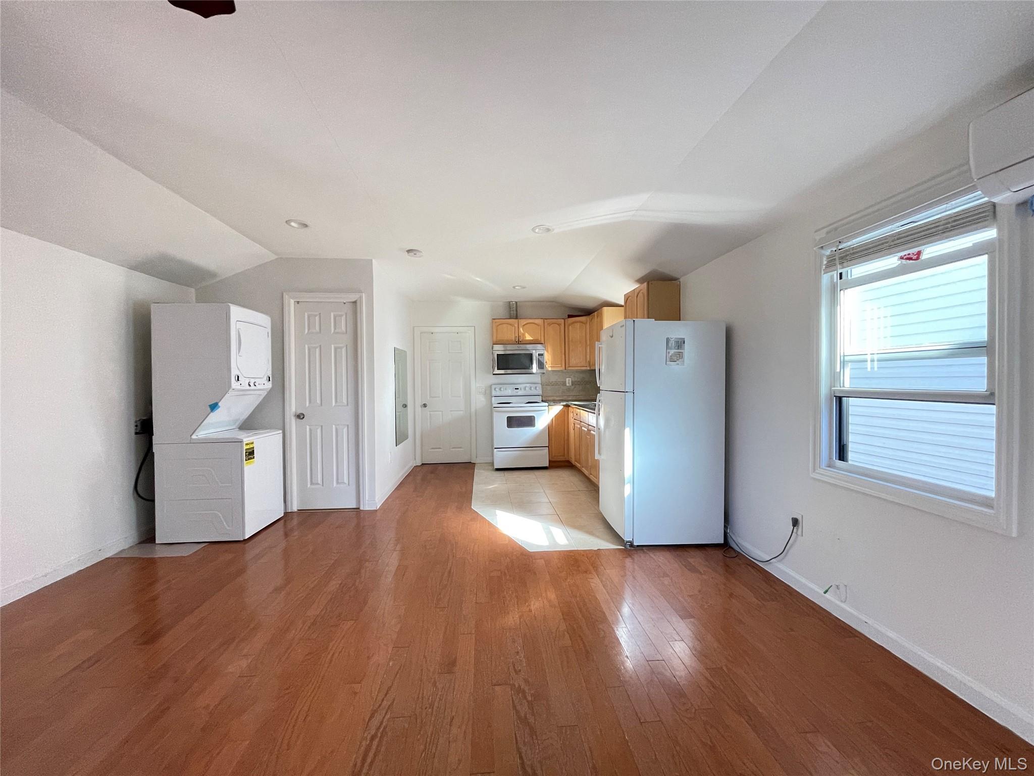 Single Family 249th Street  Queens, NY 11363, MLS-1024131-5