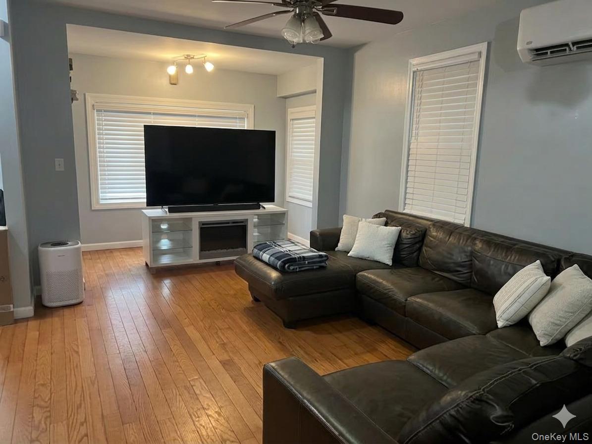 Single Family 111th Avenue  Queens, NY 11433, MLS-1024139-4