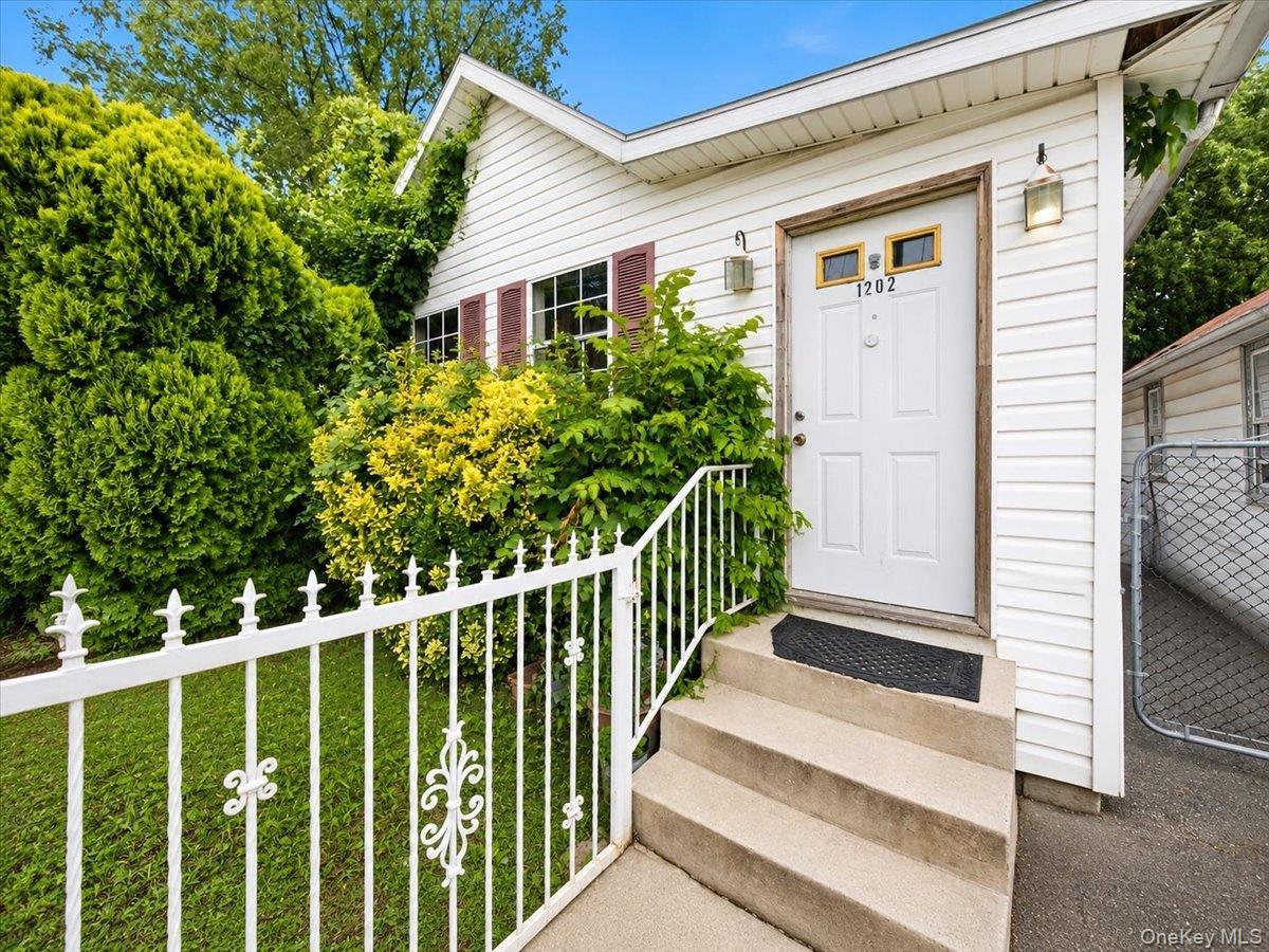 Single Family Harding Park Bronx, NY 10473, MLS-1024198-3