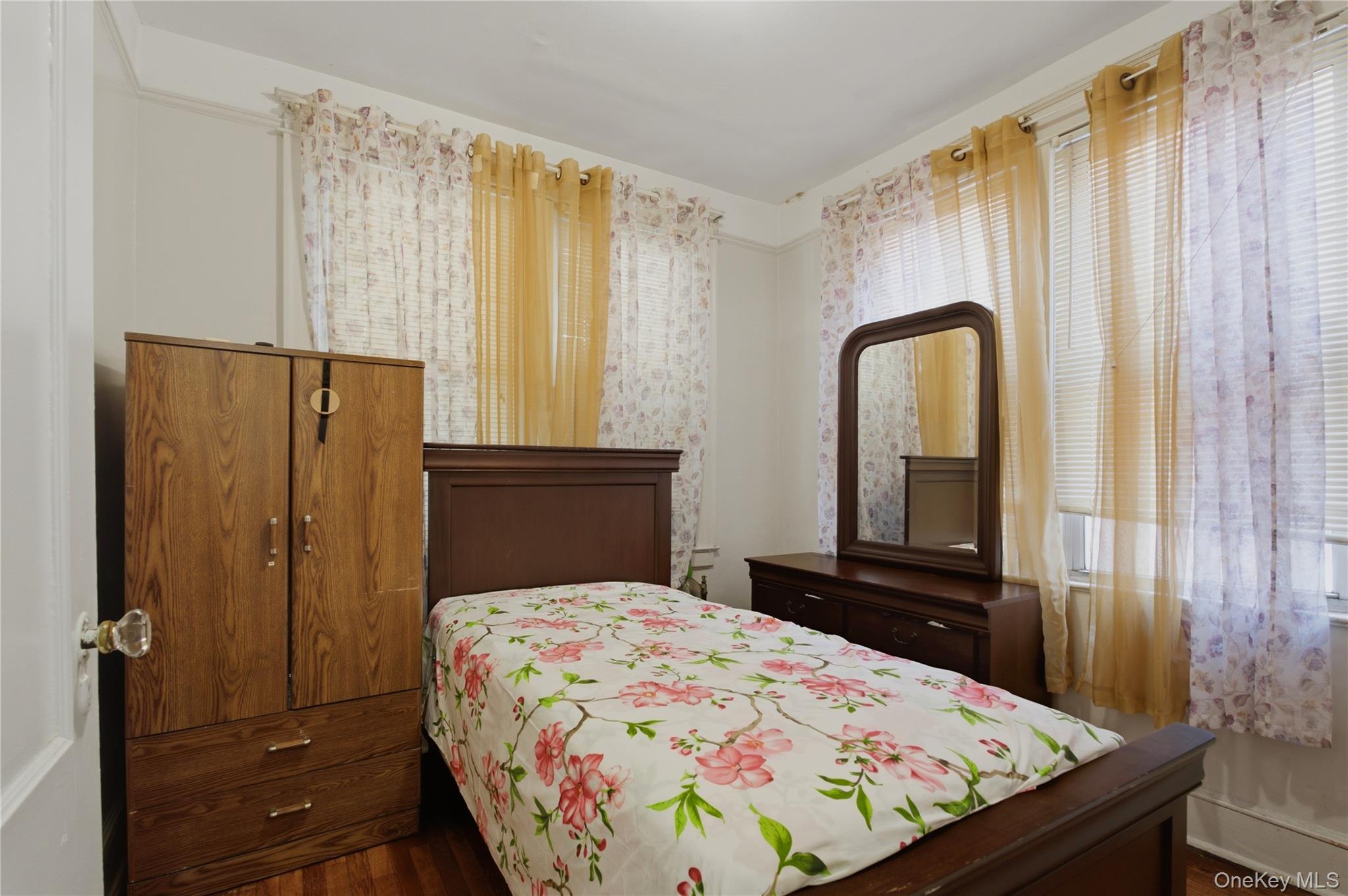 Single Family E 224th Street Bronx, NY 10466, MLS-1024200-10