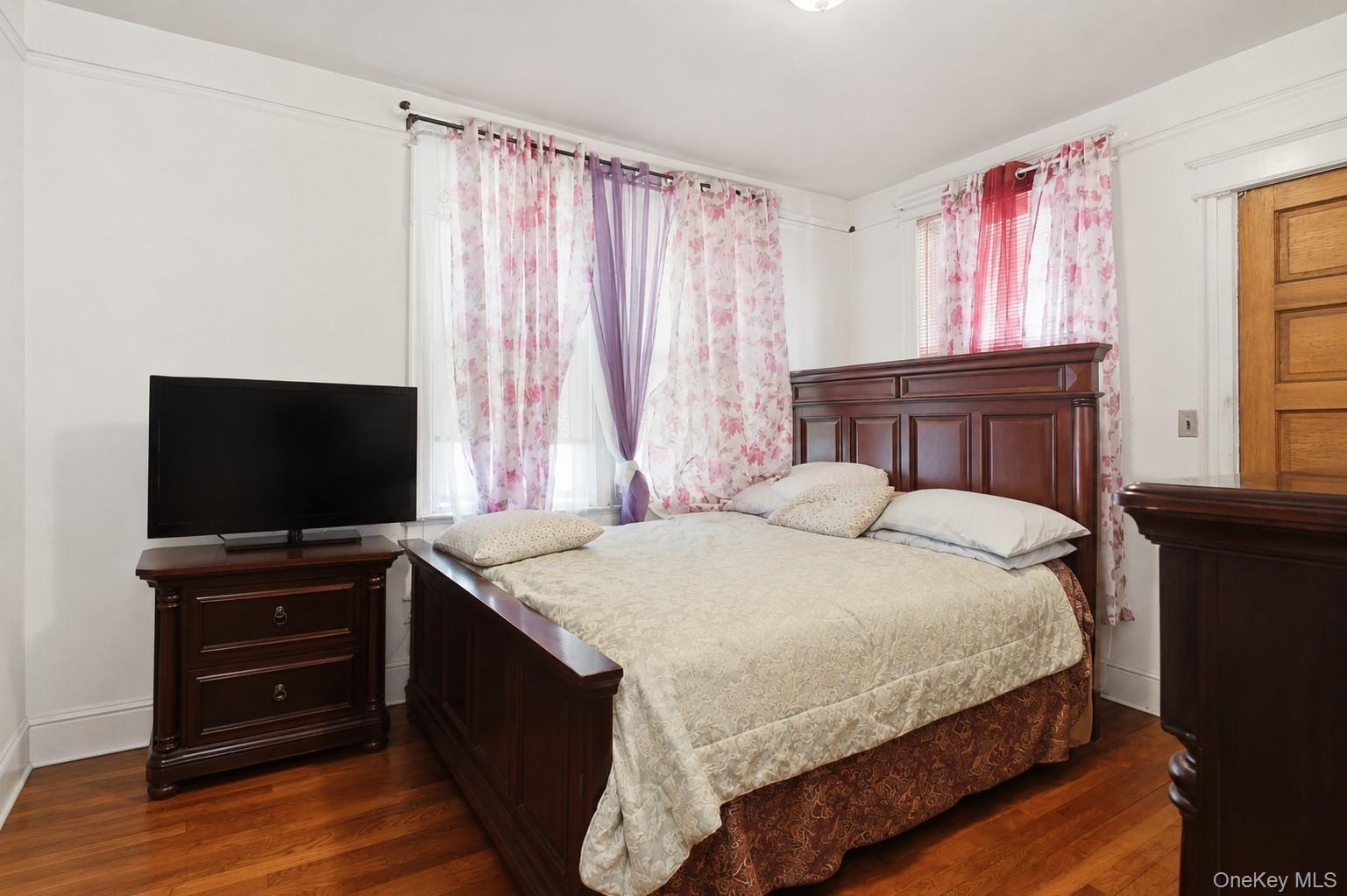 Single Family E 224th Street Bronx, NY 10466, MLS-1024200-11