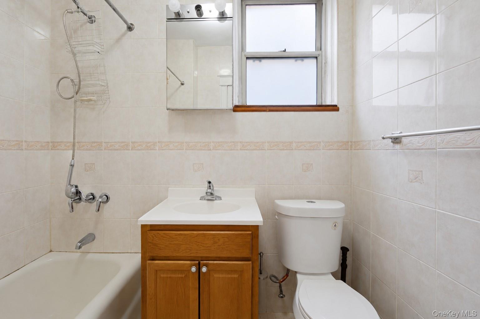 Single Family E 224th Street Bronx, NY 10466, MLS-1024200-14