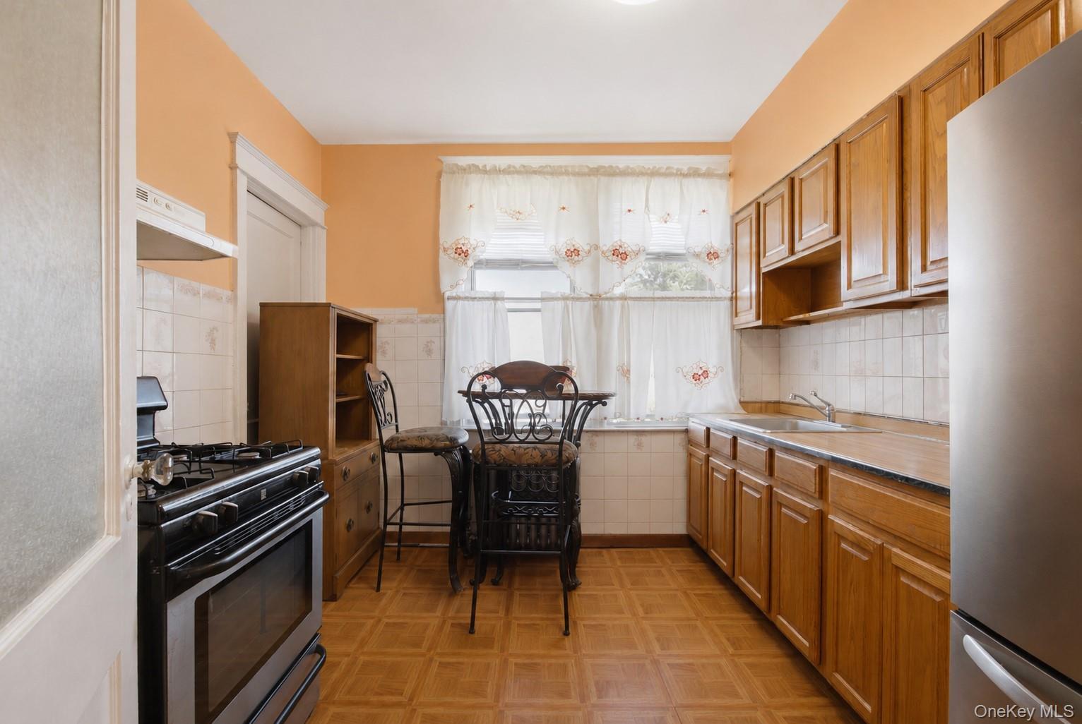 Single Family E 224th Street Bronx, NY 10466, MLS-1024200-6
