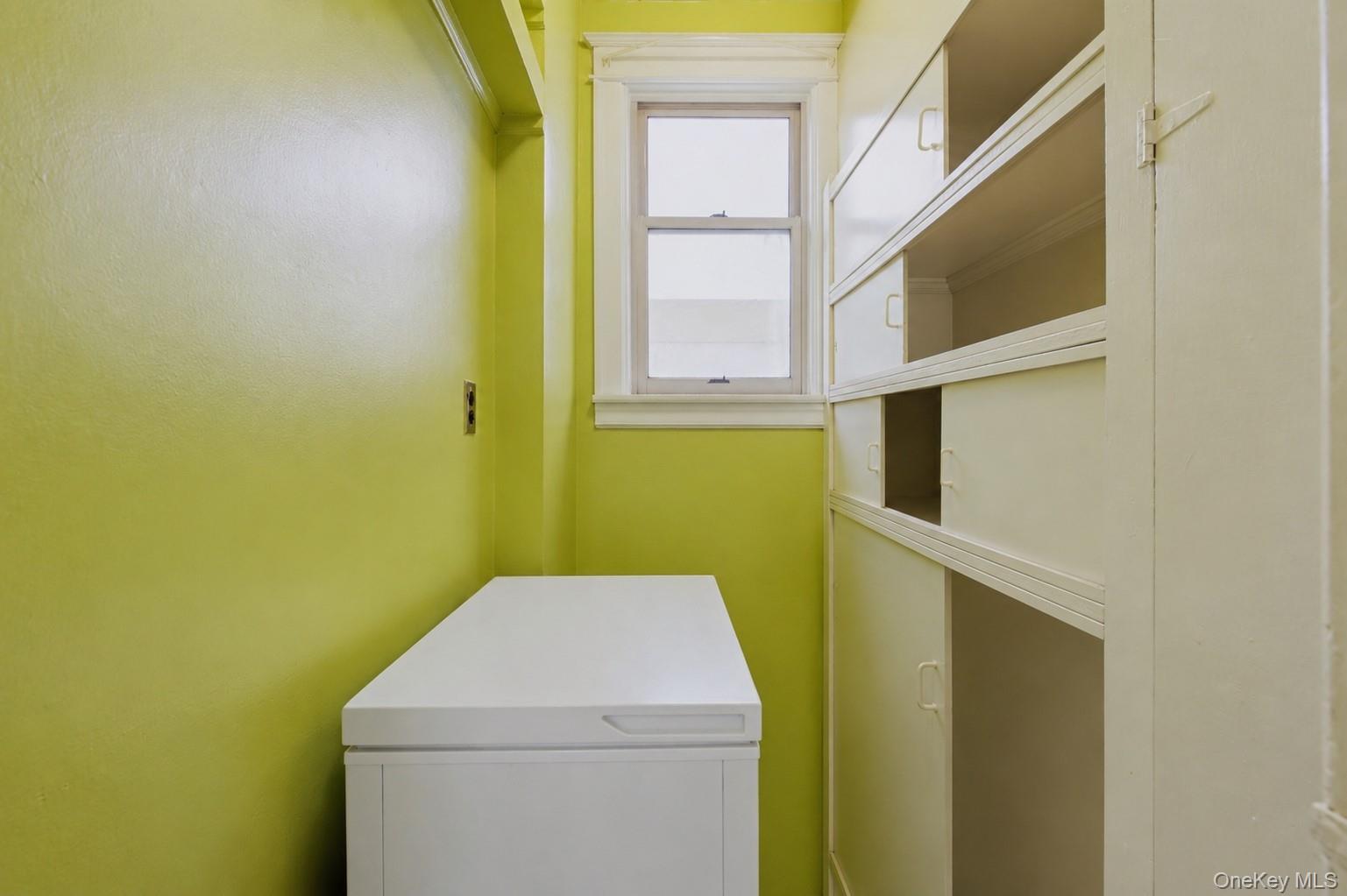 Single Family E 224th Street Bronx, NY 10466, MLS-1024200-8