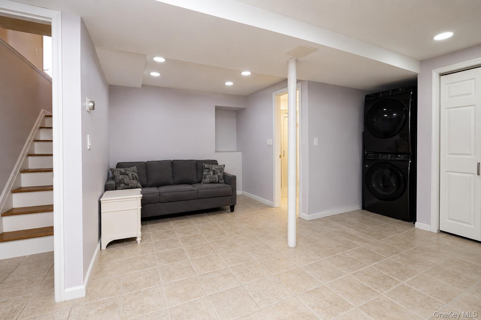 Single Family Reid Ave Staten Island, NY 10305, MLS-1024207-31