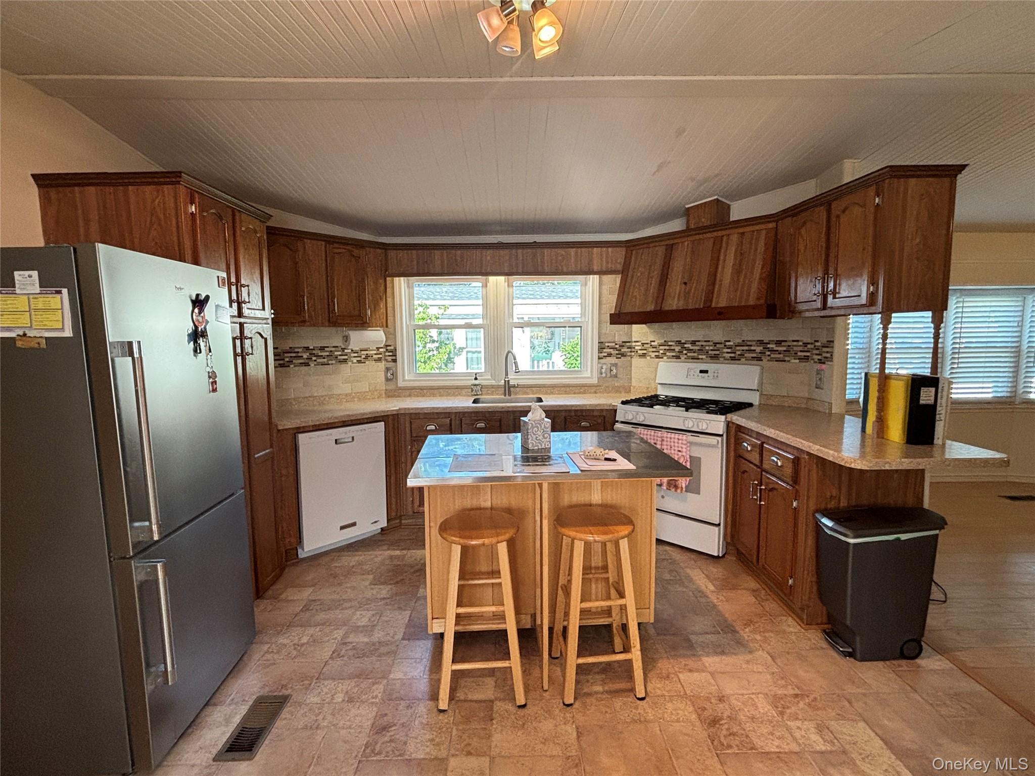 Single Family Old Country Road Suffolk County, NY 11901, MLS-1024299-10