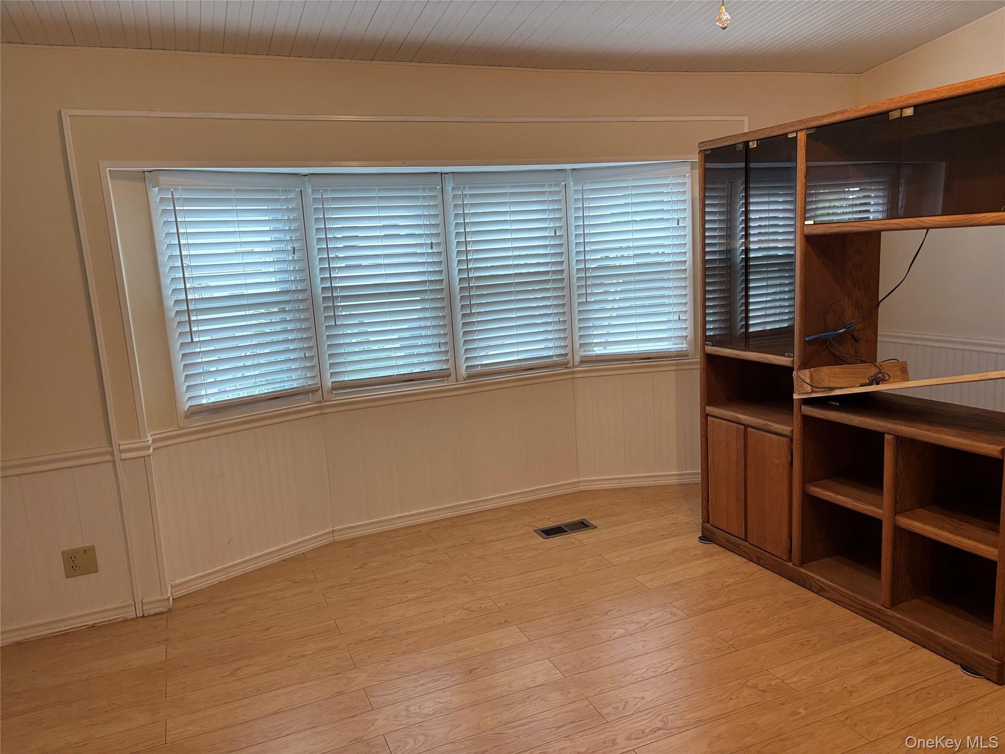 Single Family Old Country Road Suffolk County, NY 11901, MLS-1024299-15