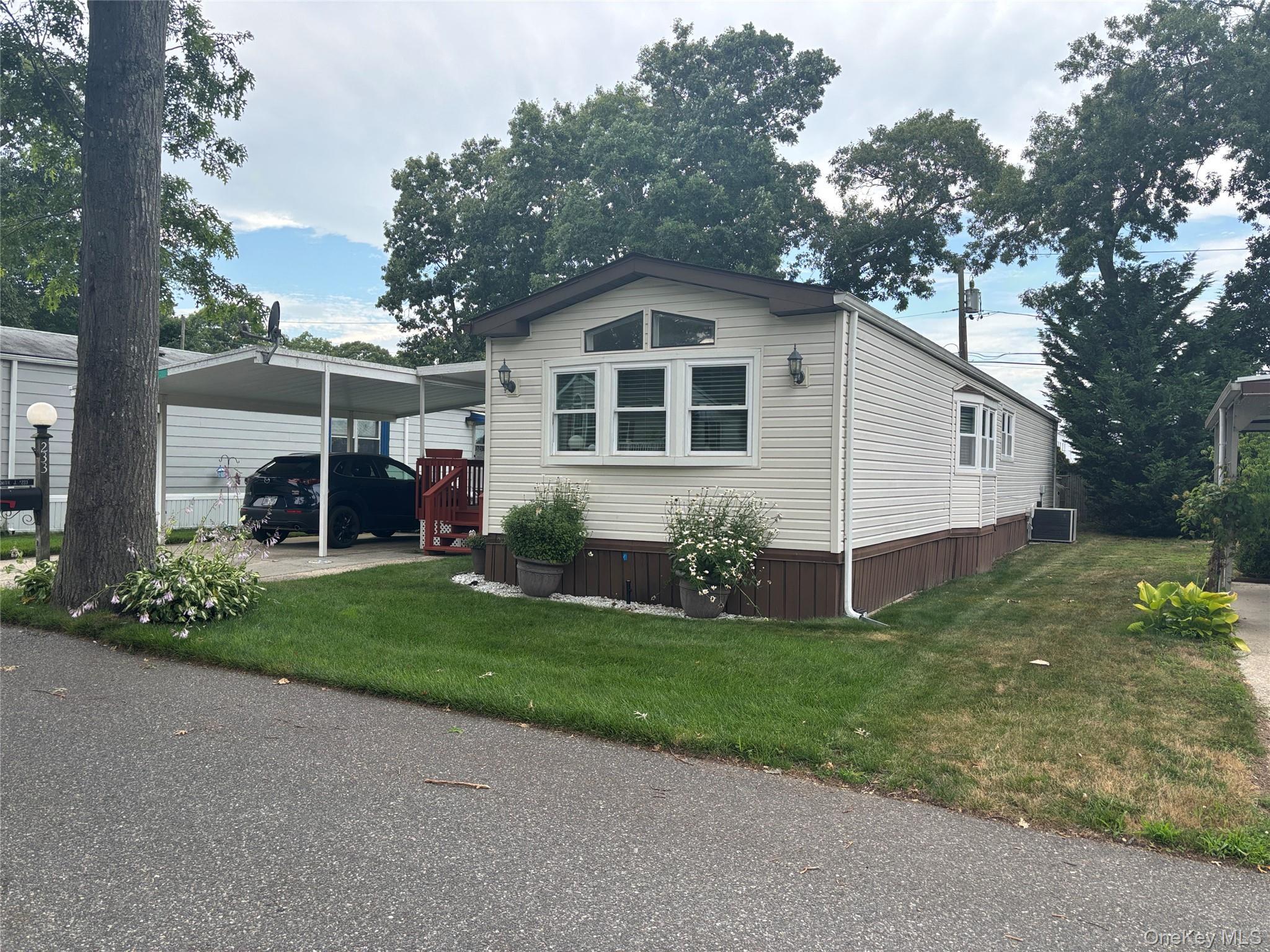 Single Family Old Country Road Suffolk County, NY 11901, MLS-1024299-2