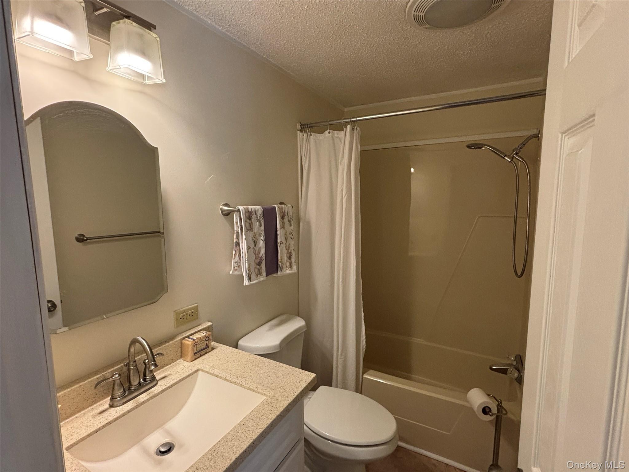 Single Family Old Country Road Suffolk County, NY 11901, MLS-1024299-27