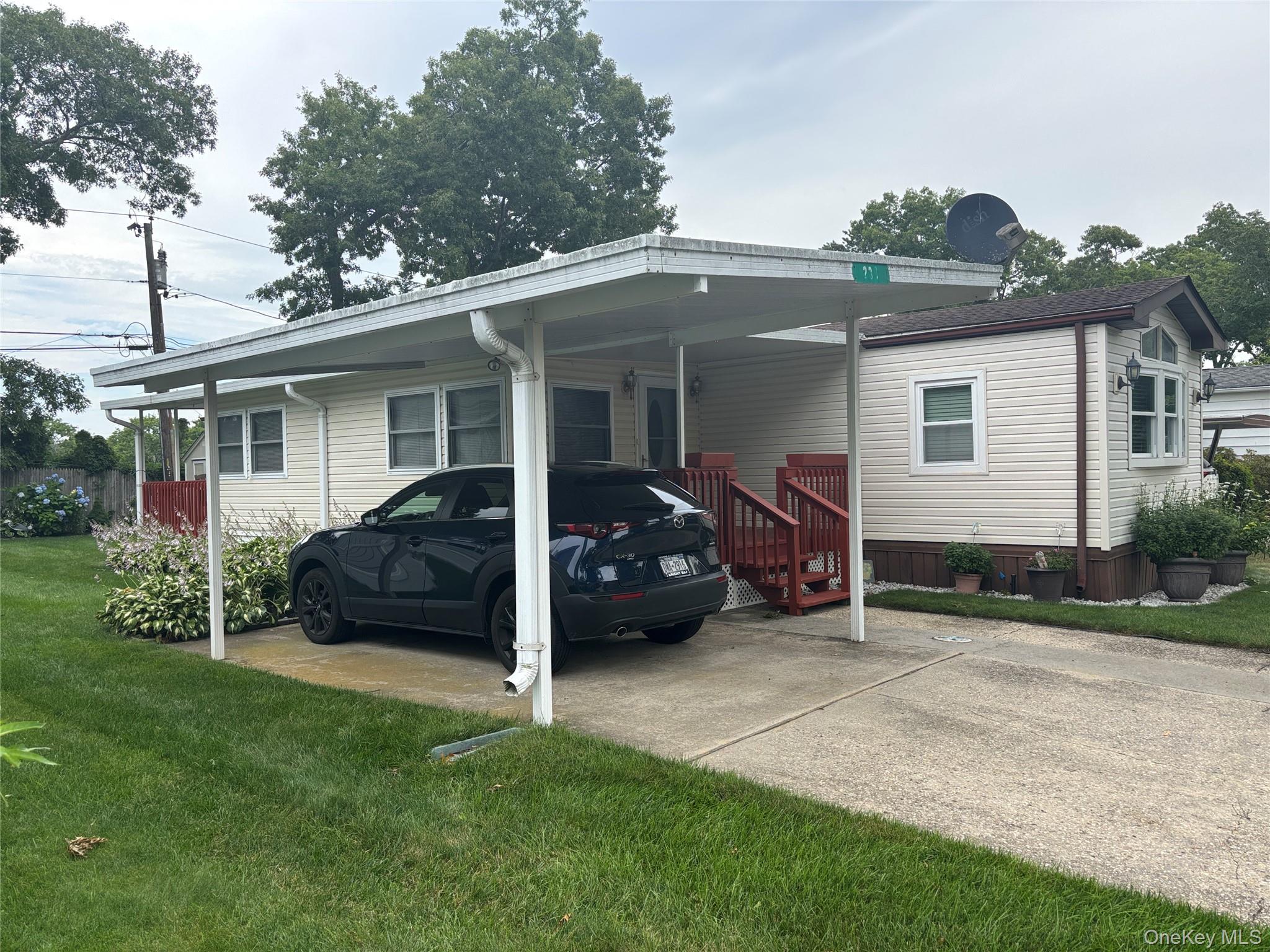 Single Family Old Country Road Suffolk County, NY 11901, MLS-1024299-4