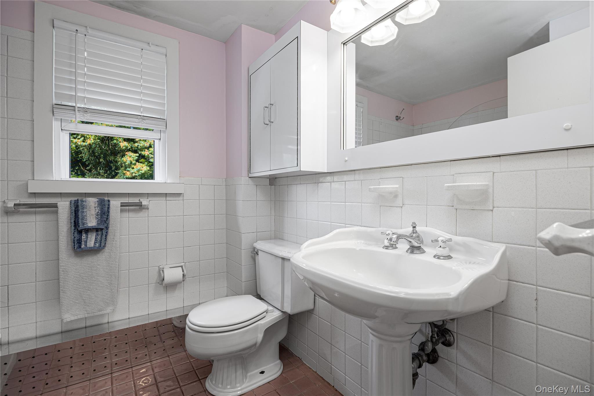 Single Family Tamarack Road Westchester County, NY 10573, MLS-1024335-15