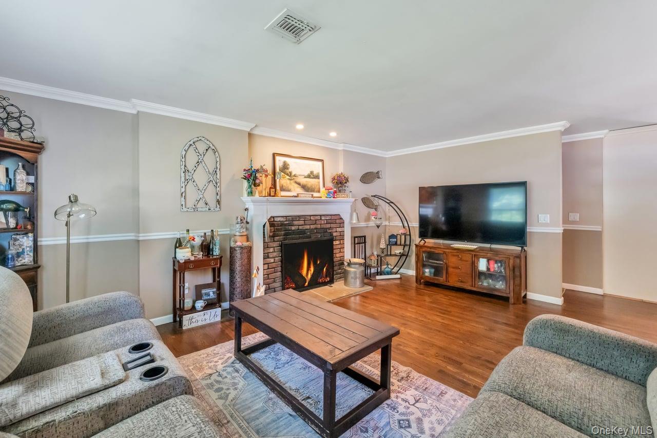 Single Family Yaphank Middle Island Road Suffolk County, NY 11980, MLS-1024352-11