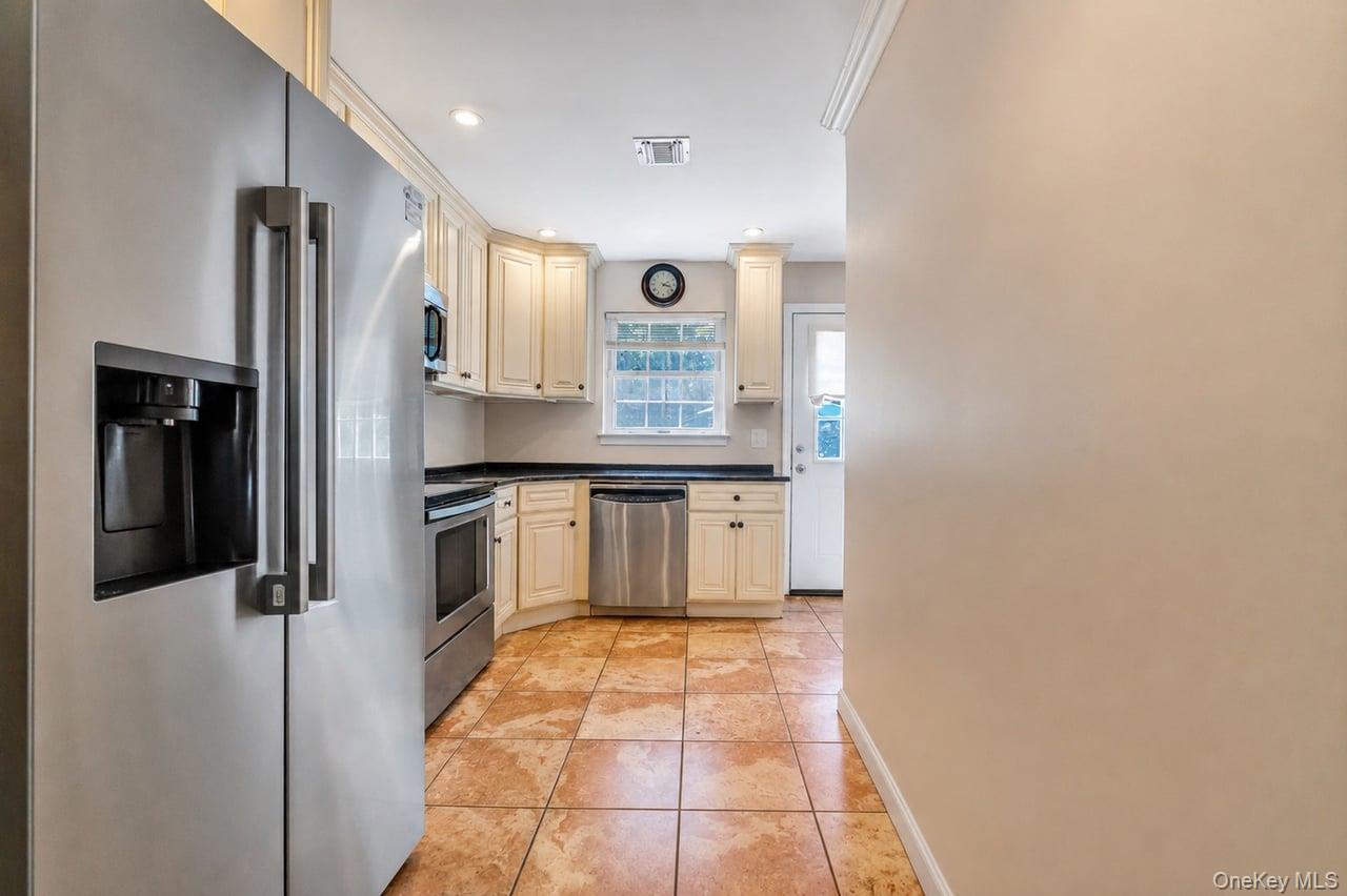 Single Family Yaphank Middle Island Road Suffolk County, NY 11980, MLS-1024352-14