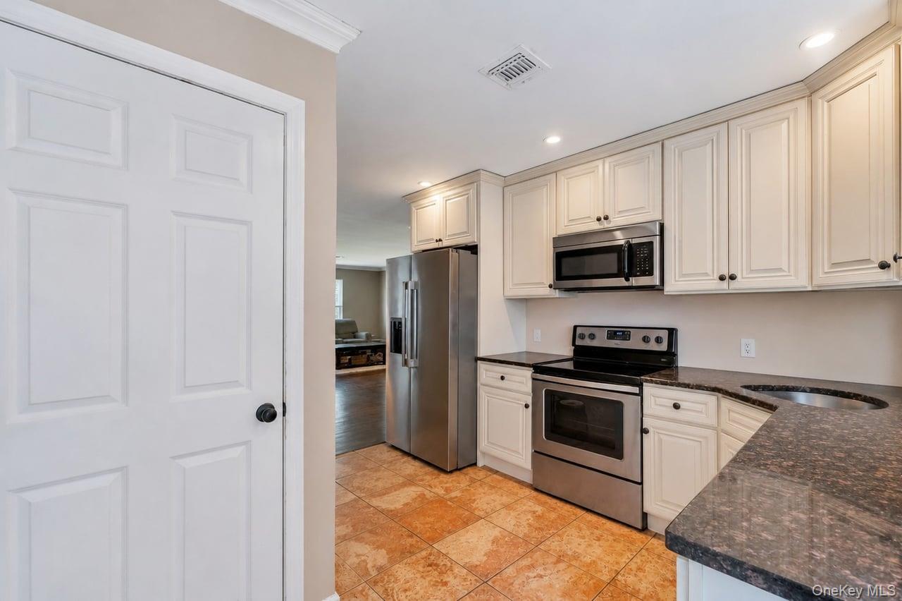 Single Family Yaphank Middle Island Road Suffolk County, NY 11980, MLS-1024352-15