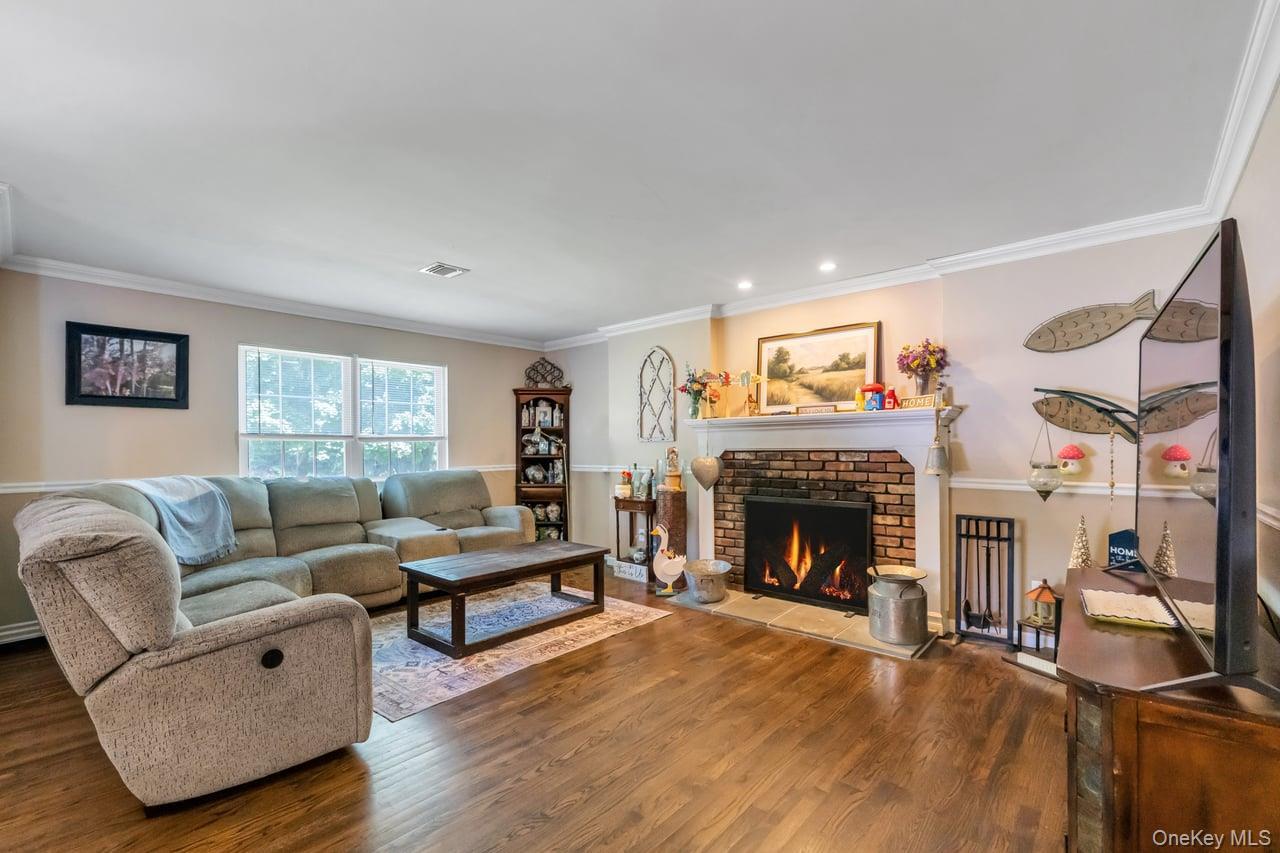 Single Family Yaphank Middle Island Road Suffolk County, NY 11980, MLS-1024352-7