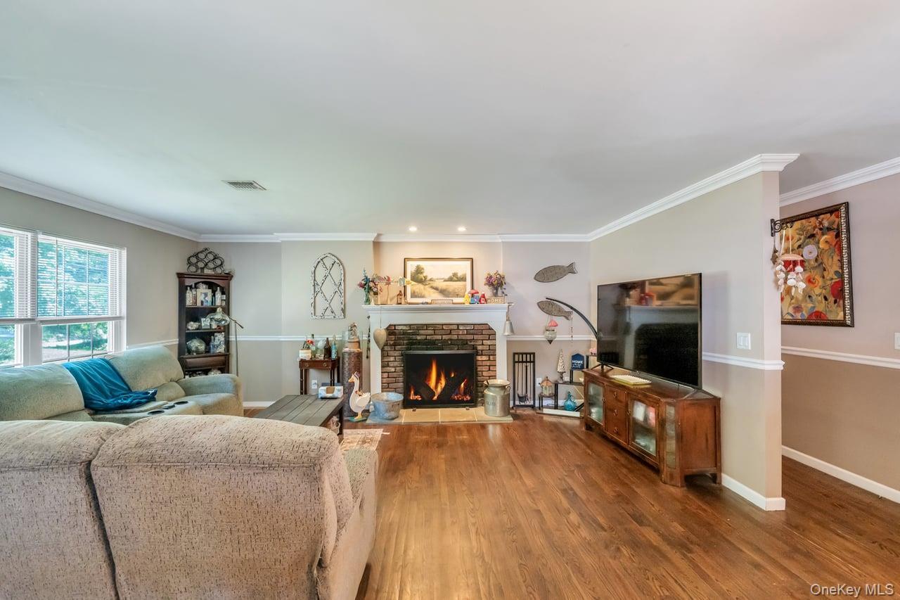 Single Family Yaphank Middle Island Road Suffolk County, NY 11980, MLS-1024352-8