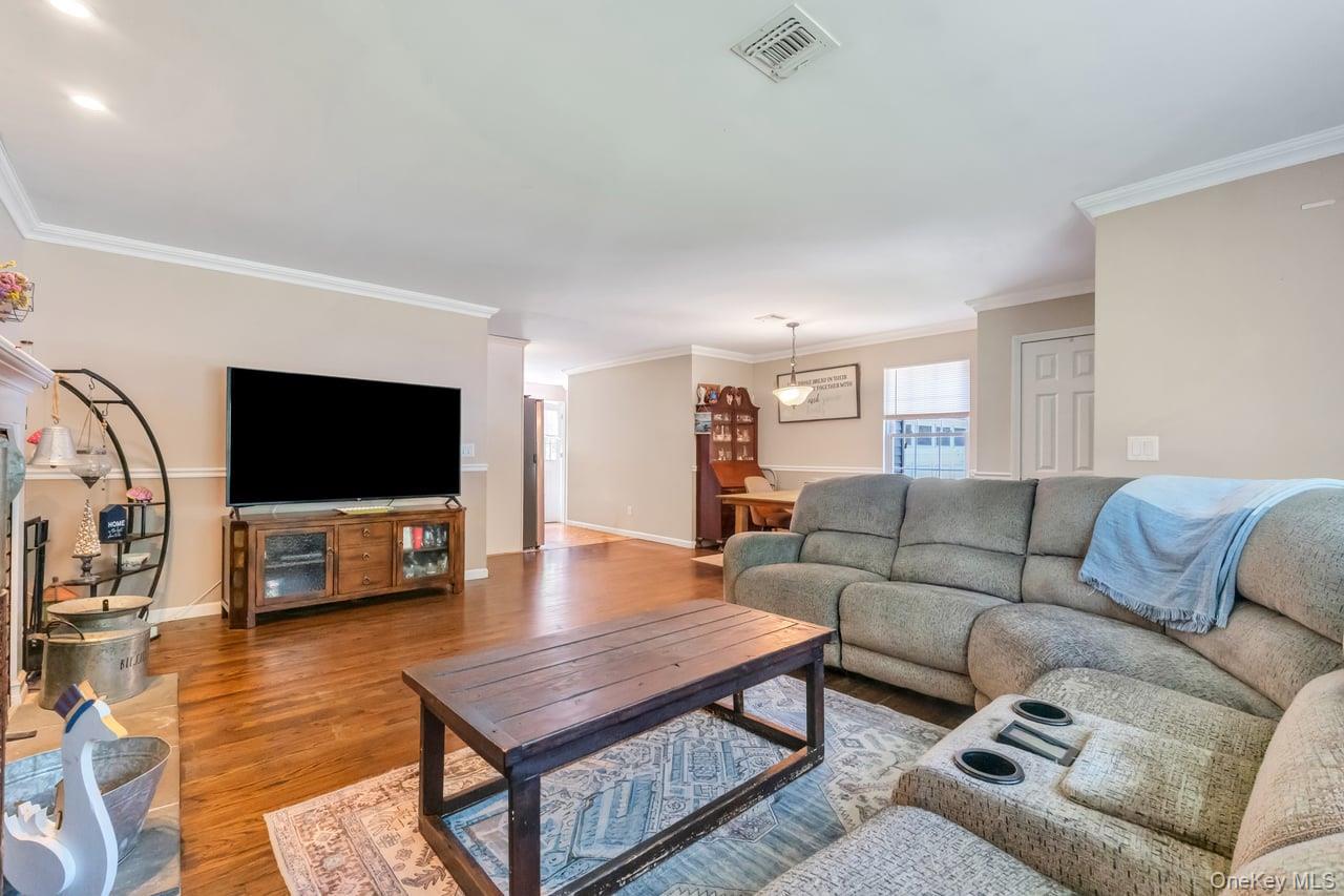 Single Family Yaphank Middle Island Road Suffolk County, NY 11980, MLS-1024352-9