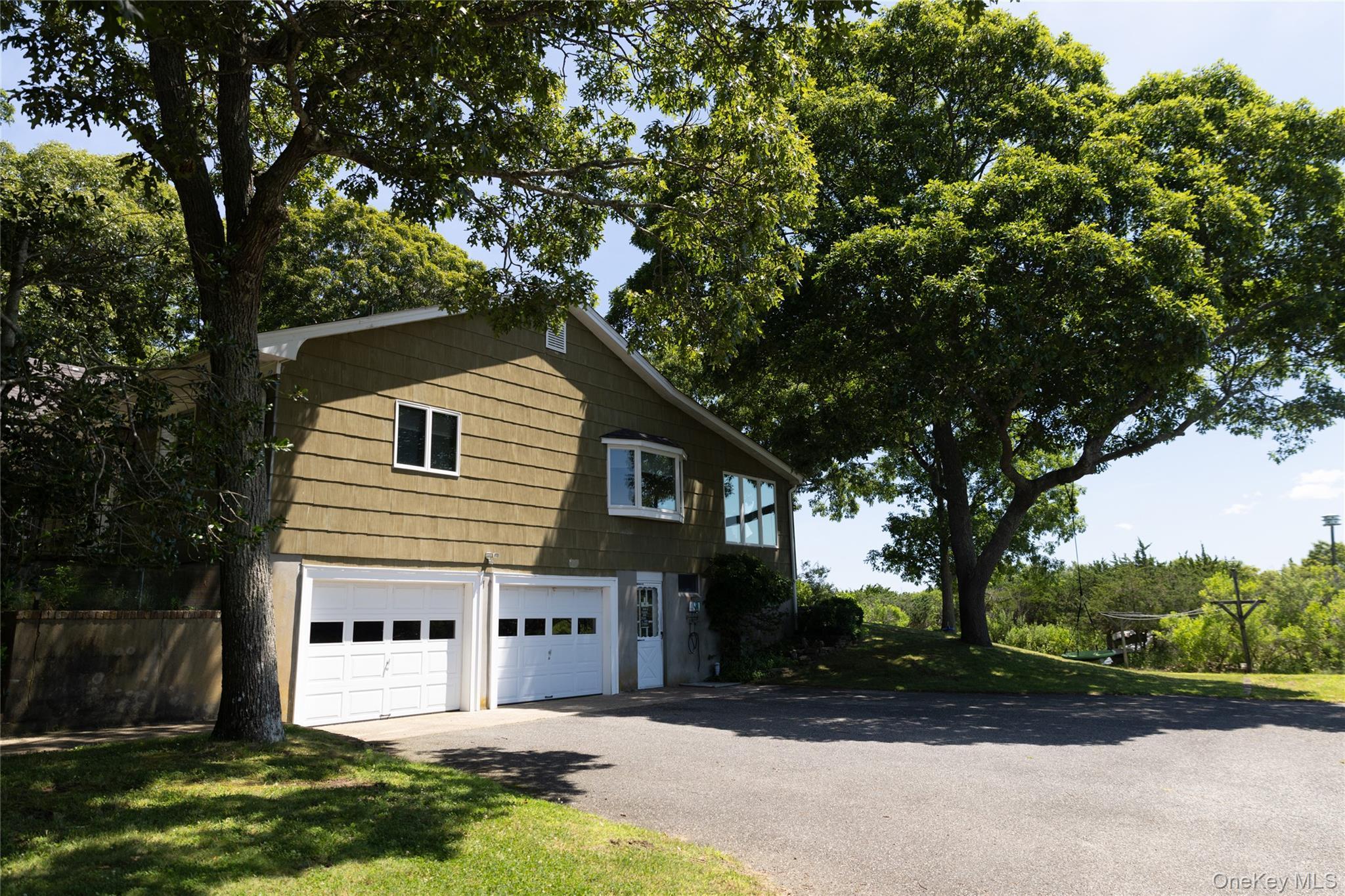 Single Family Arrowhead Lane Suffolk County, NY 11958, MLS-1024359-35