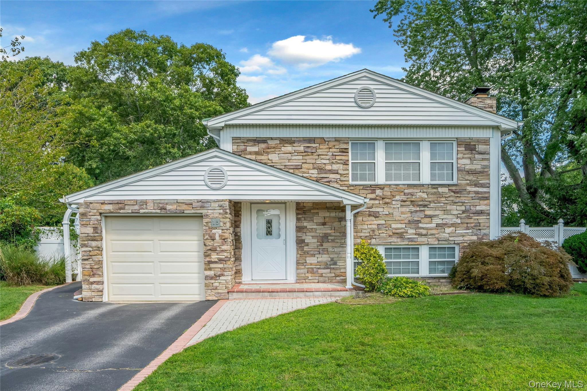 Single Family Greenbrier Lane  Suffolk County, NY 11782, MLS-1024423-2