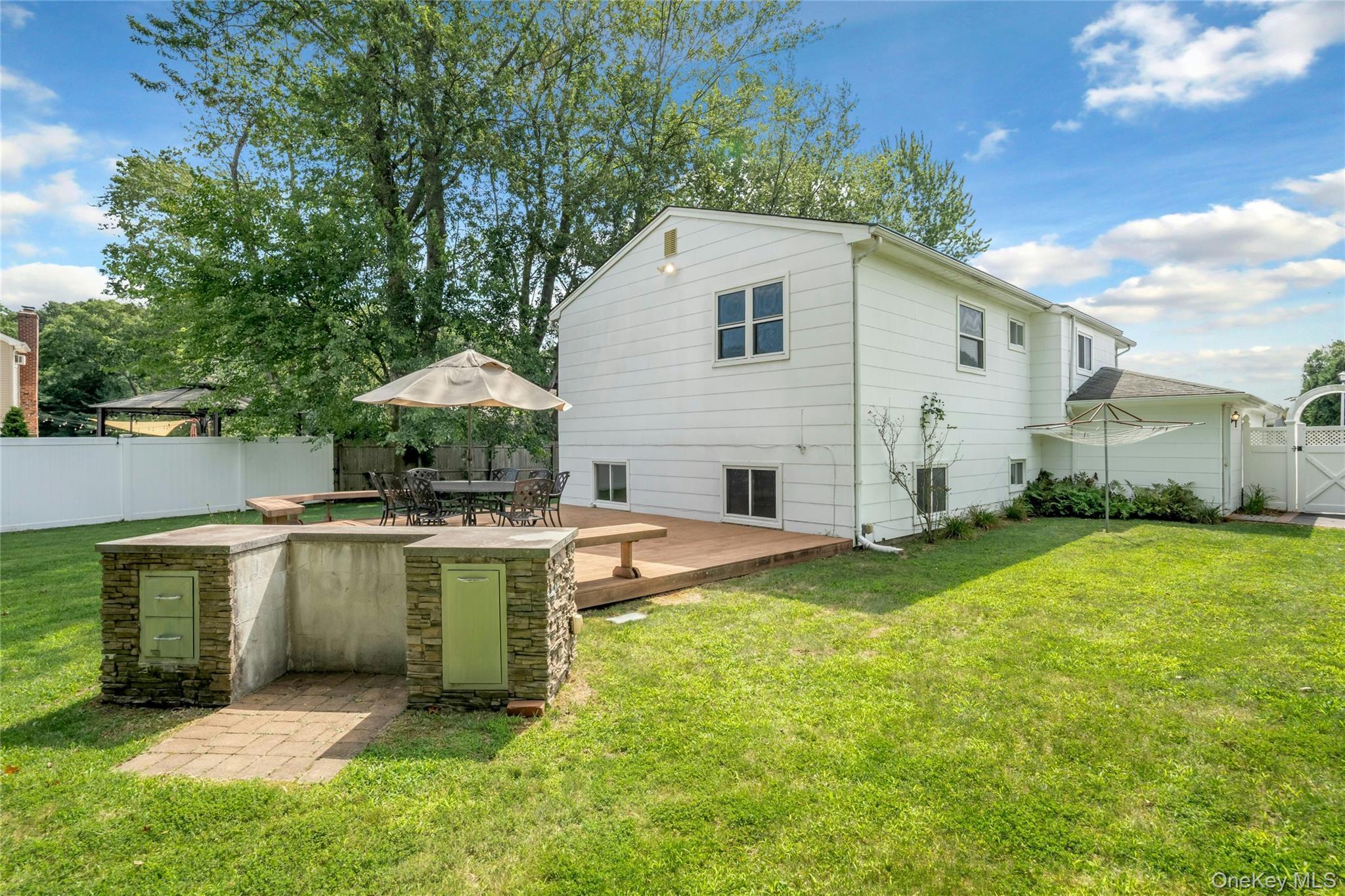 Single Family Greenbrier Lane  Suffolk County, NY 11782, MLS-1024423-23