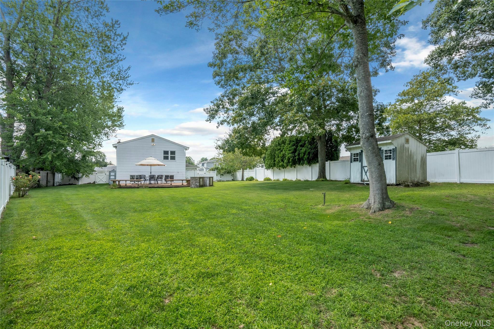 Single Family Greenbrier Lane  Suffolk County, NY 11782, MLS-1024423-25
