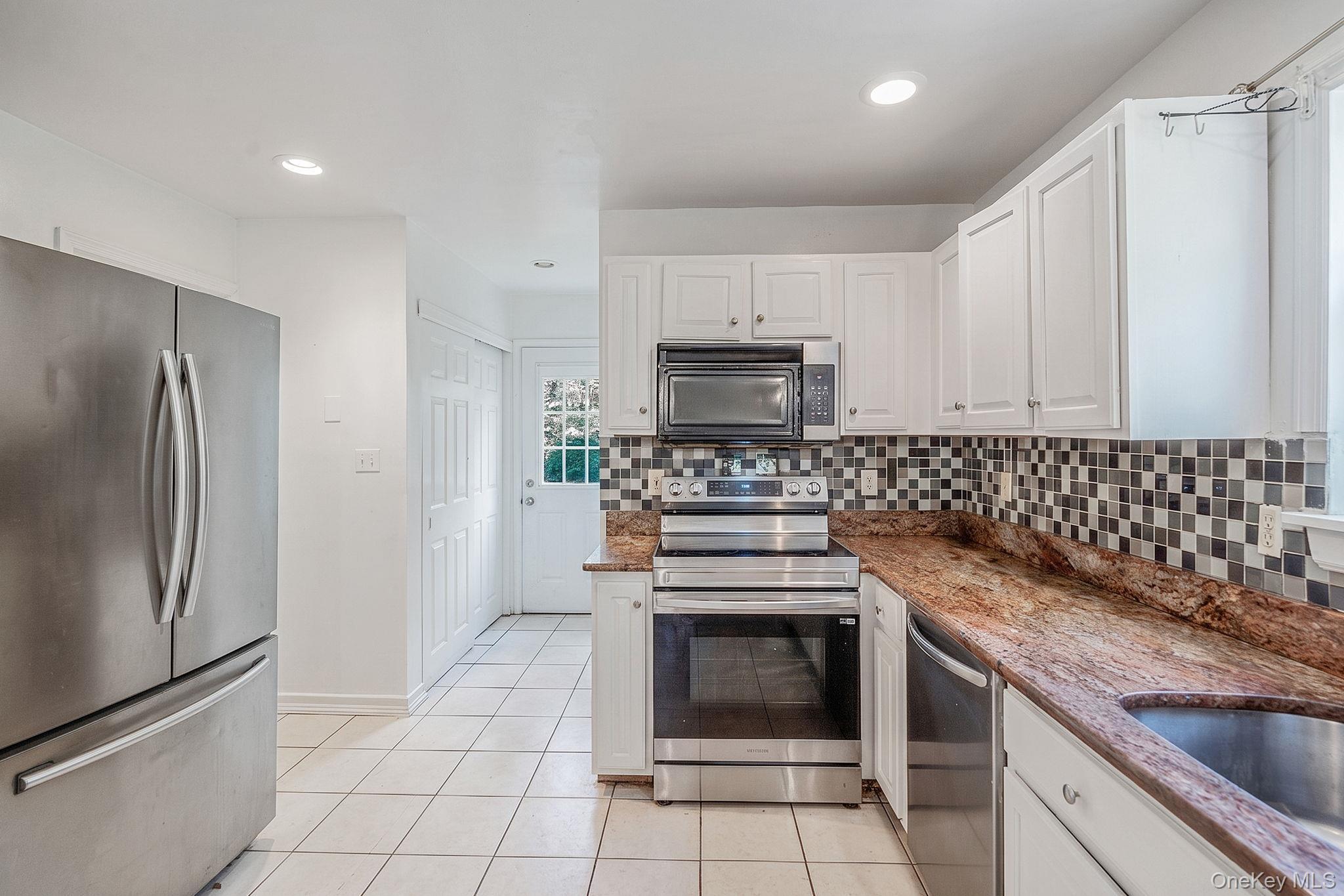 Single Family Barbara Lane Suffolk County, NY 11763, MLS-1024424-10