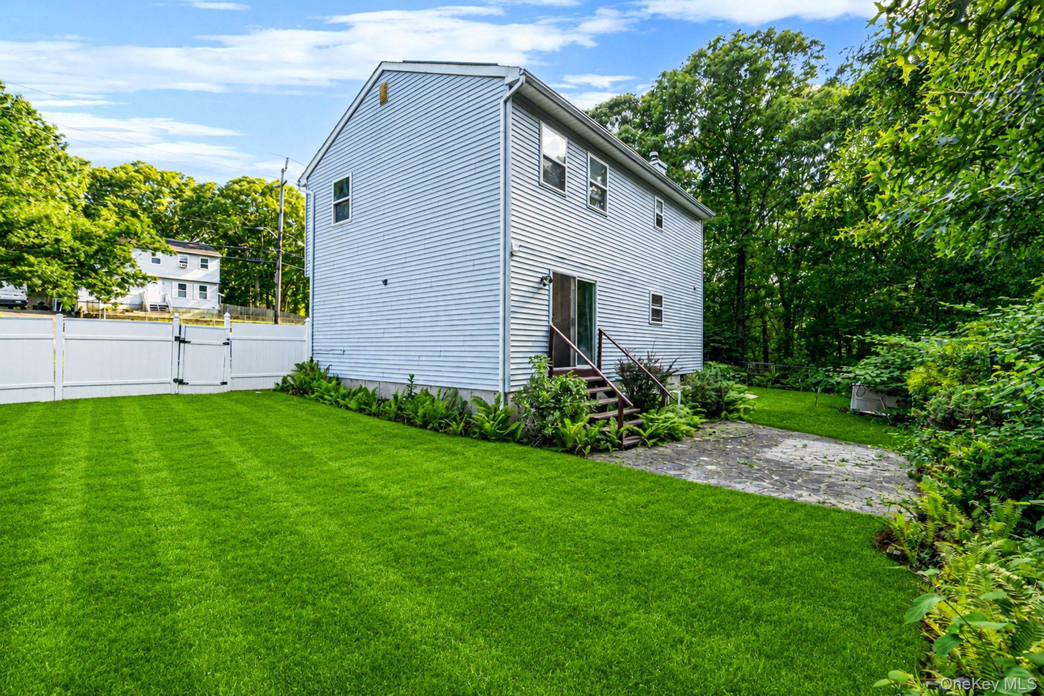 Single Family Barbara Lane Suffolk County, NY 11763, MLS-1024424-3