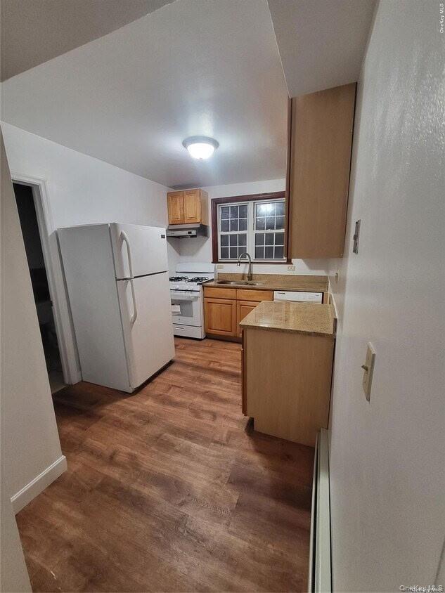 Single Family Searingtown Road  Nassau County, NY 11507, MLS-1024505-18