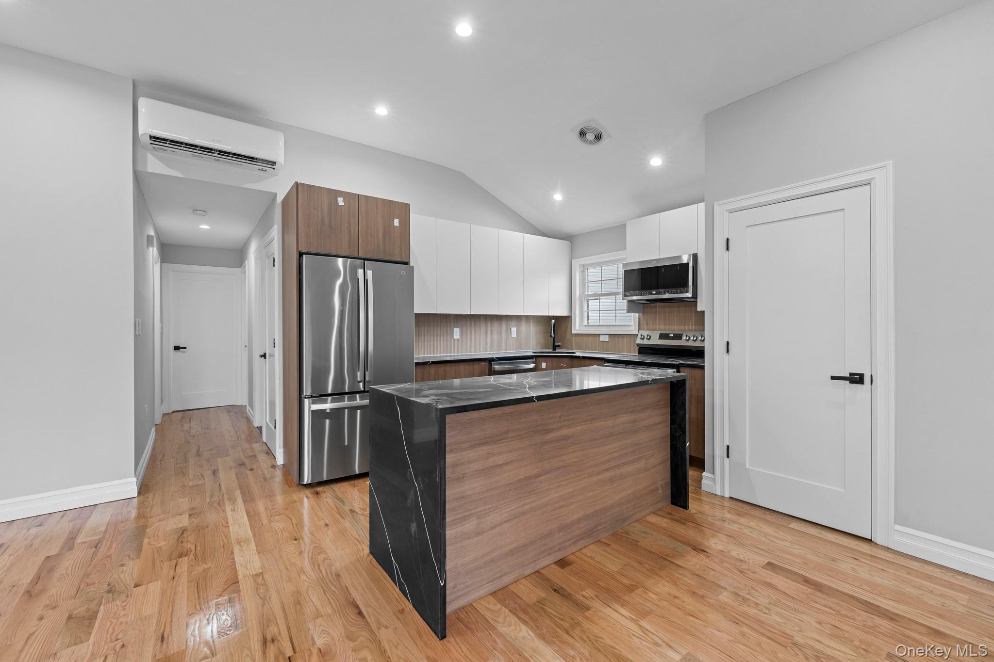 Single Family 178th Street Queens, NY 11434, MLS-1024554-2